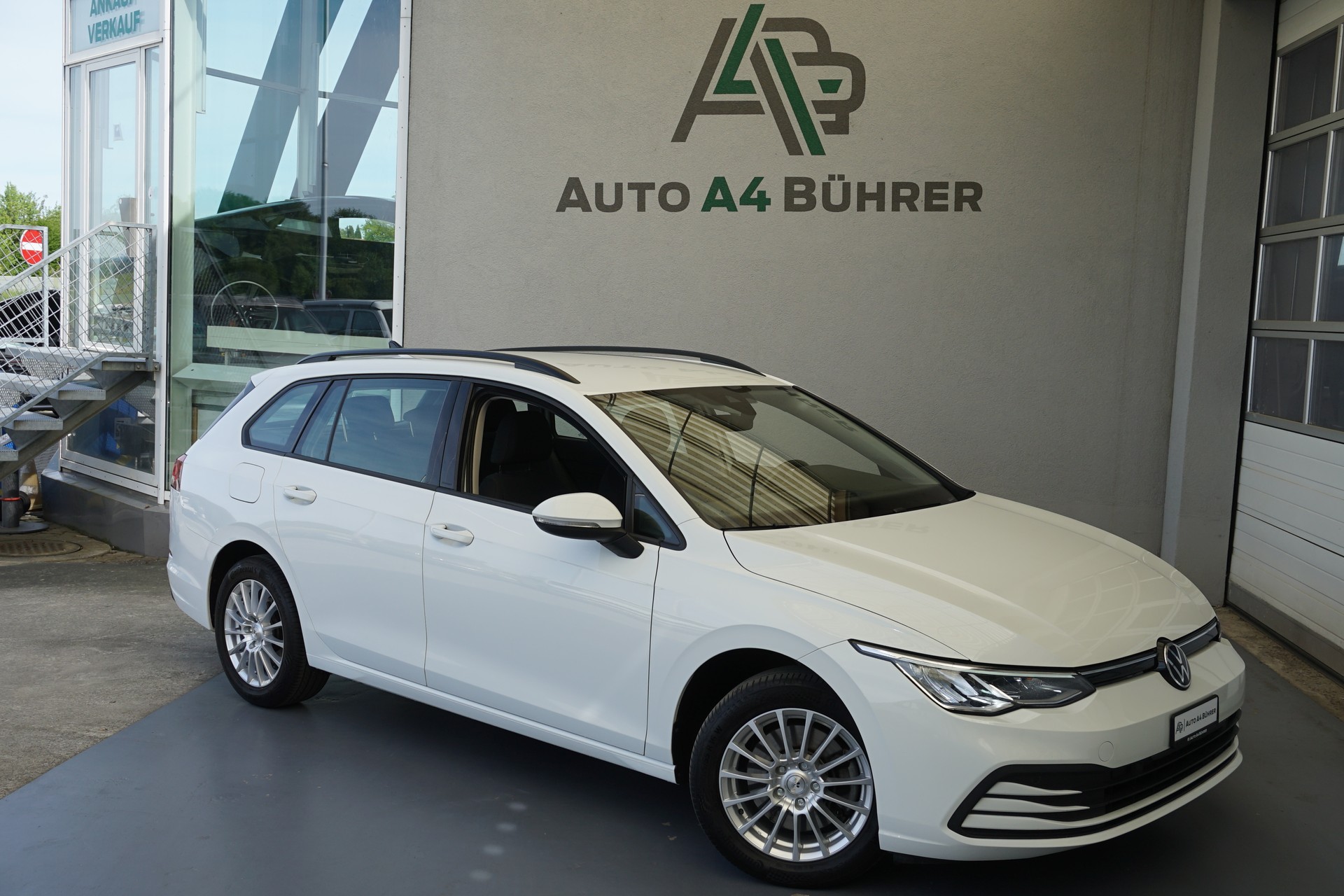 VW Golf 8 Variant 2.0 TDI Life DSG-Automat mit Abstandsregeltempomat "aus erster Hand+CH-Auto"-showroom-element-1
