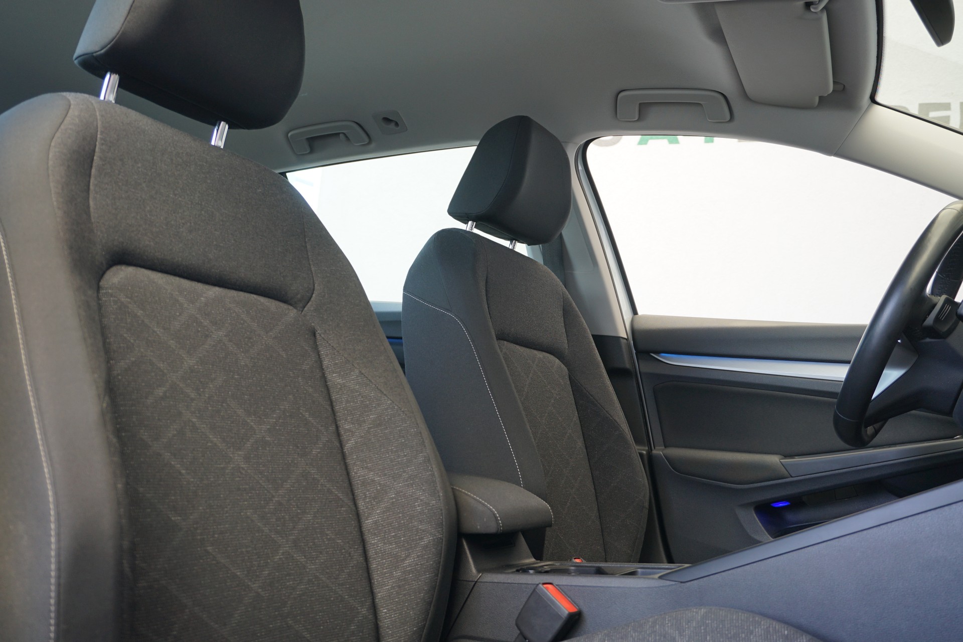 VW Golf 8 Variant 2.0 TDI Life DSG-Automat mit Abstandsregeltempomat "aus erster Hand+CH-Auto"-image-19