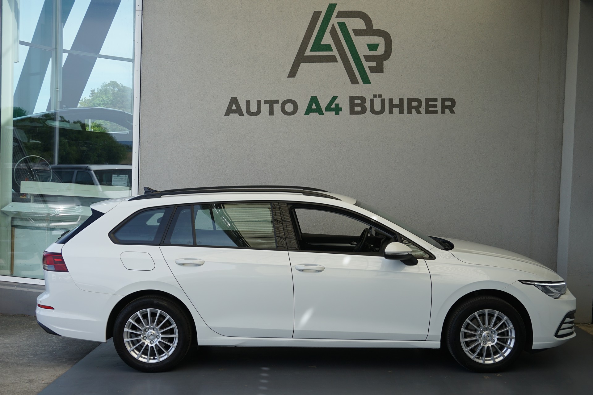 VW Golf 8 Variant 2.0 TDI Life DSG-Automat mit Abstandsregeltempomat "aus erster Hand+CH-Auto"-image-4