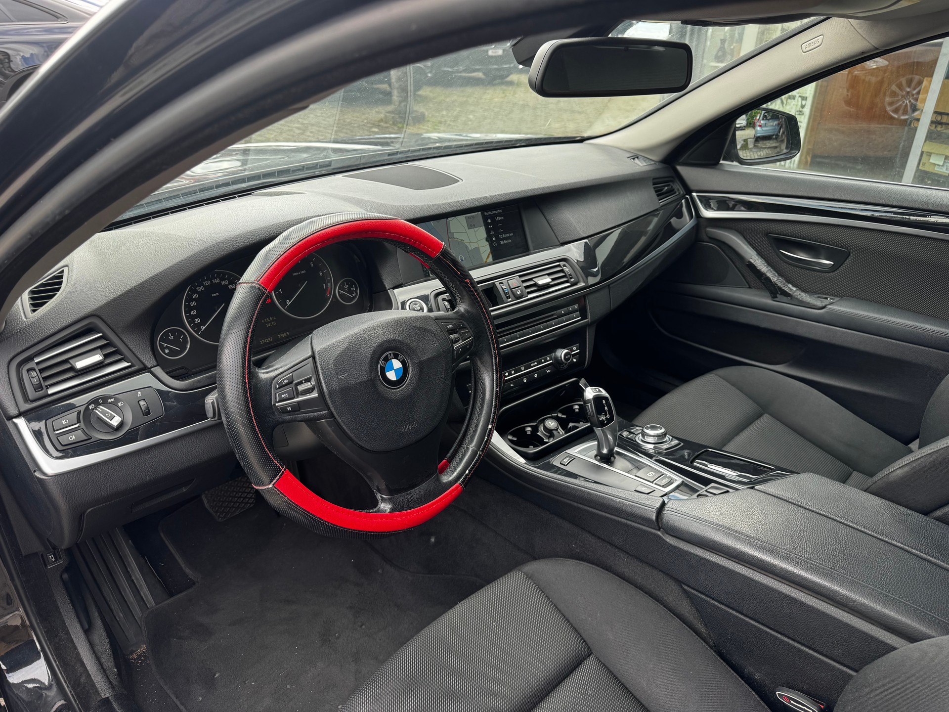 BMW 523i-image-3