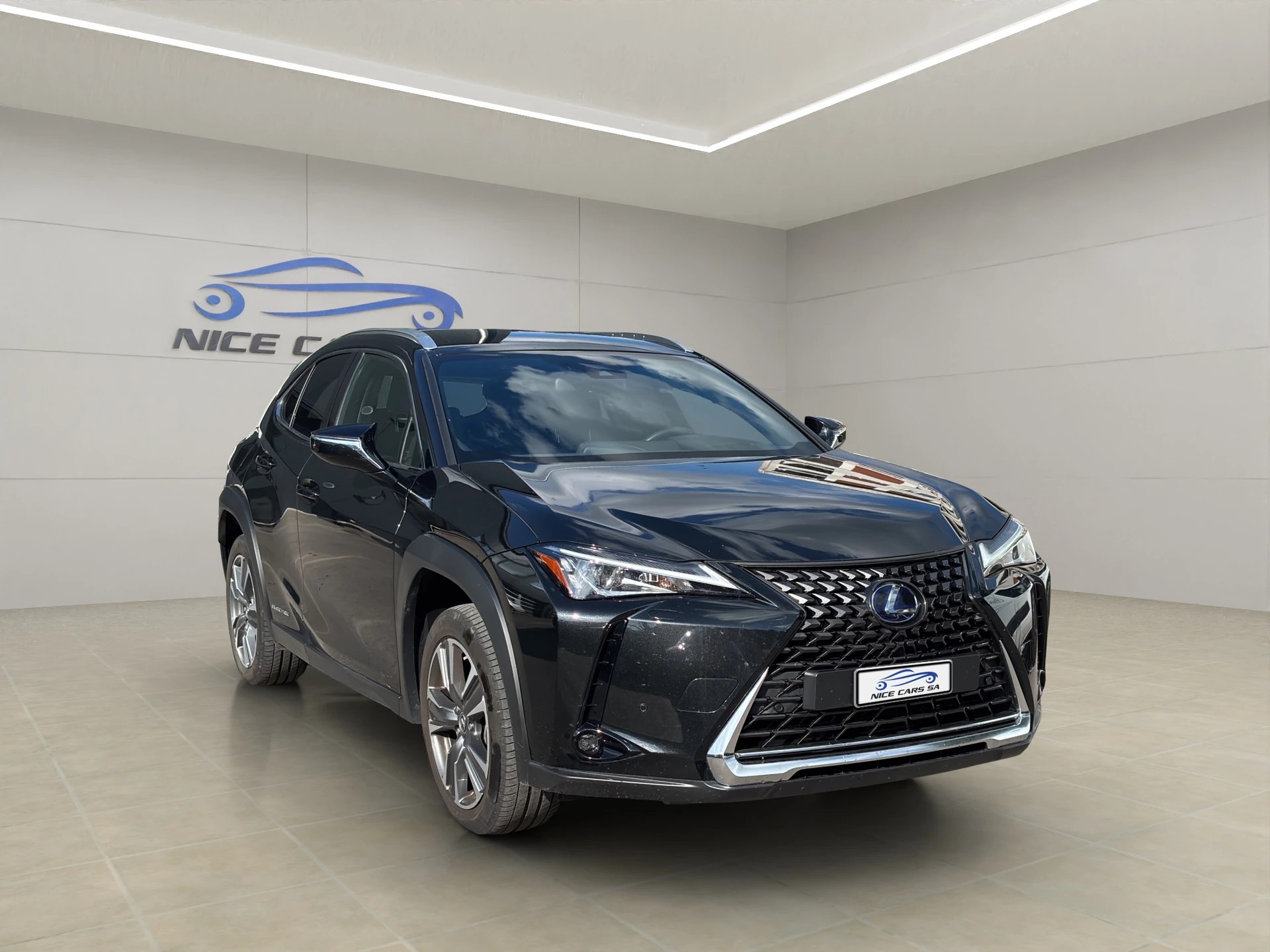 LEXUS UX 300e Excellence Automatic-showroom-element-1