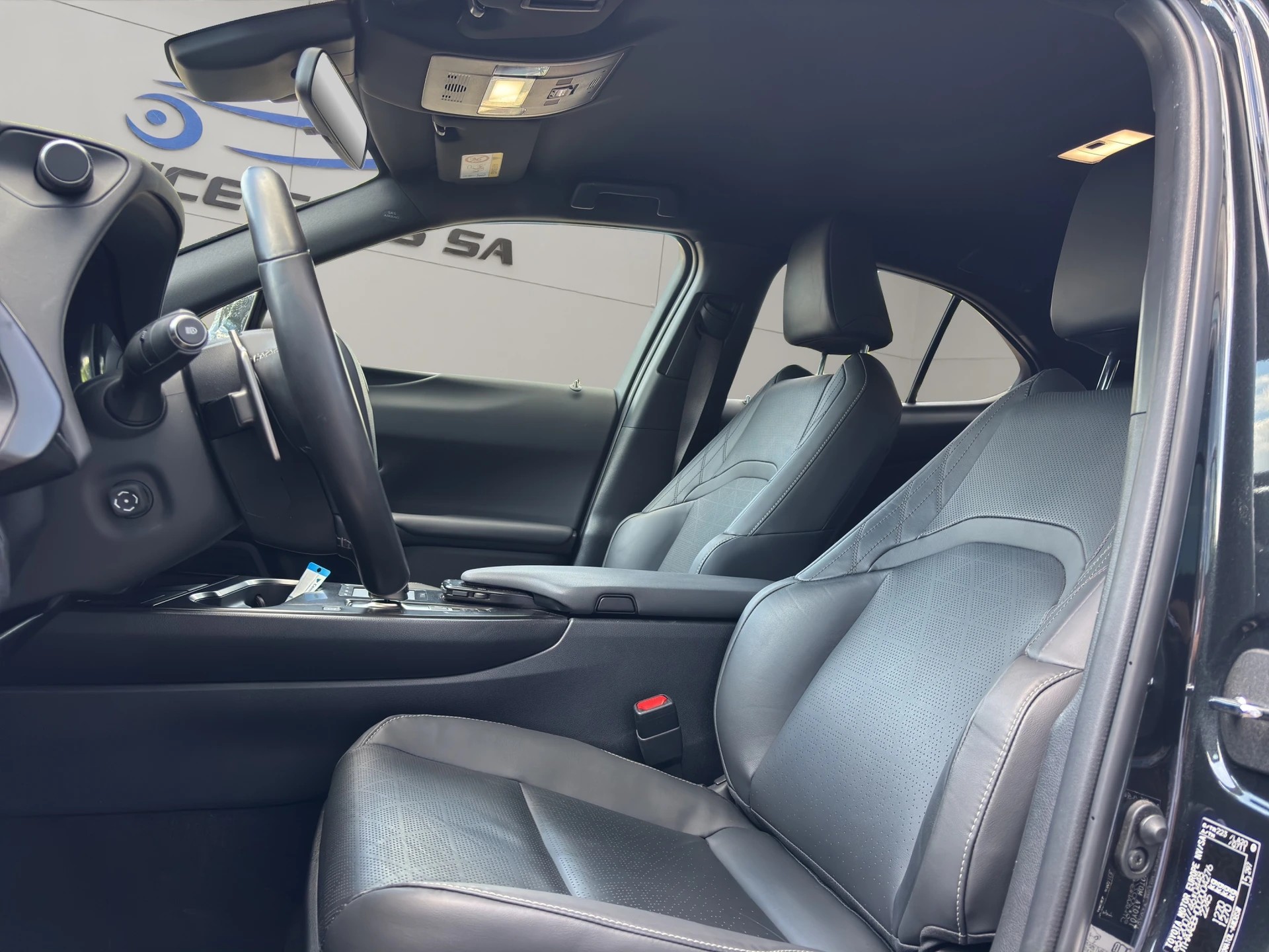 LEXUS UX 300e Excellence Automatic-image-15