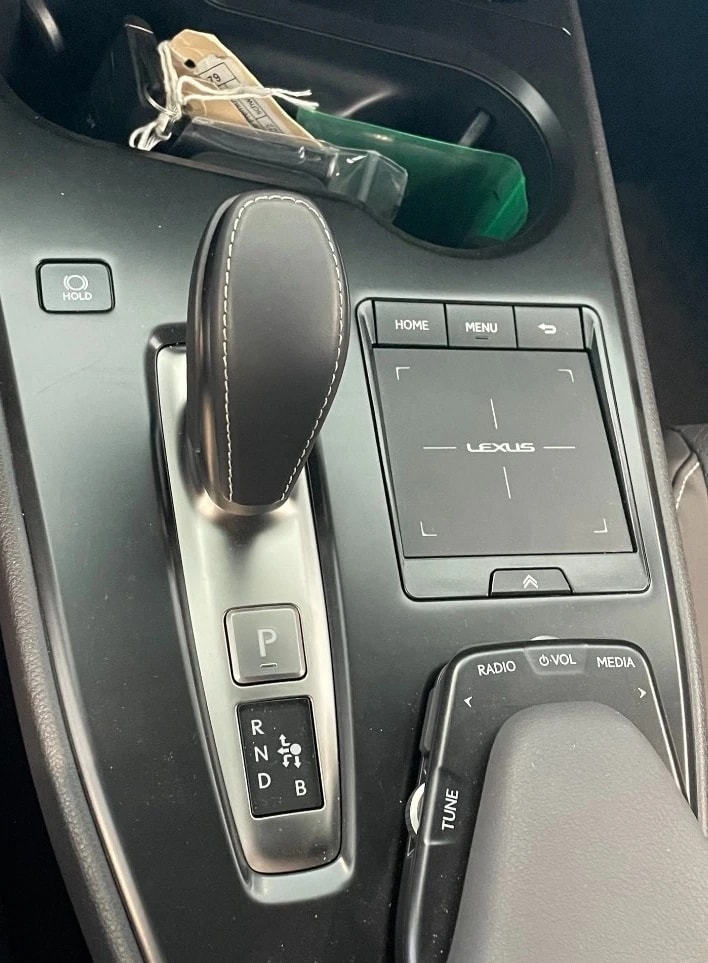 LEXUS UX 300e Excellence Automatic-image-13
