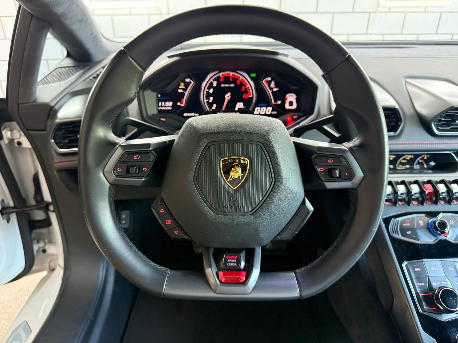 LAMBORGHINI Huracan LP610-4 Coupé DCT CH-Fahrzeug-image-8