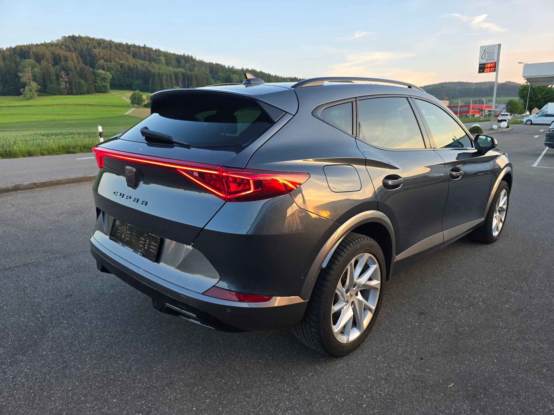 CUPRA Formentor 1.5 TSI Inicio DSG*TOP-ZUSTAND*Frsch ab MFK"Frisch ab Service*Anhängerkupplung-image-3