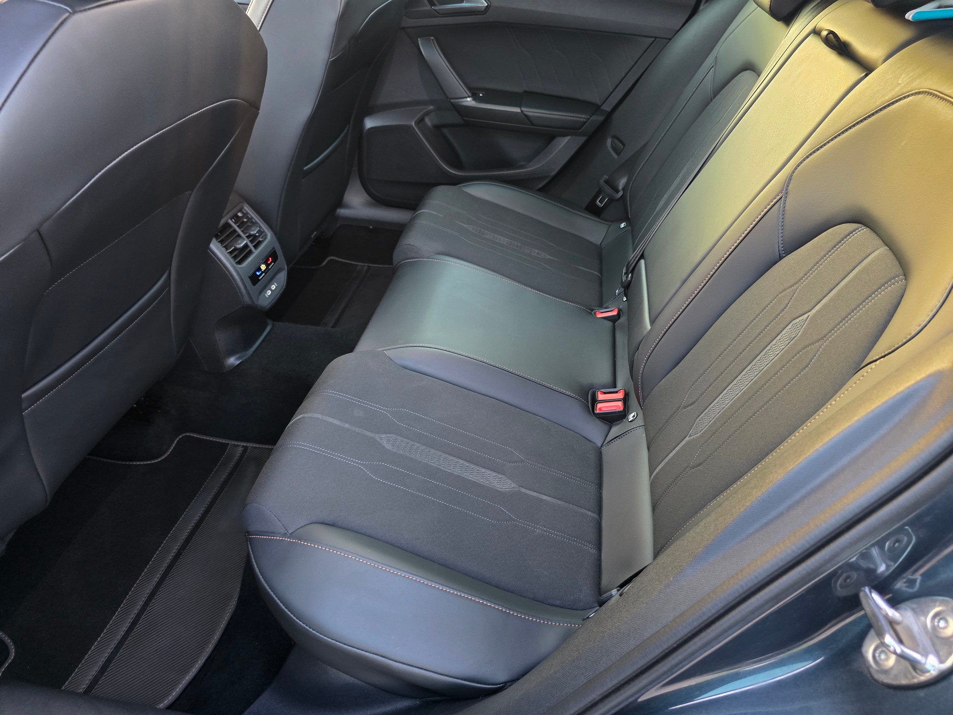 CUPRA Formentor 1.5 TSI Inicio DSG*TOP-ZUSTAND*Frsch ab MFK"Frisch ab Service*Anhängerkupplung-image-8