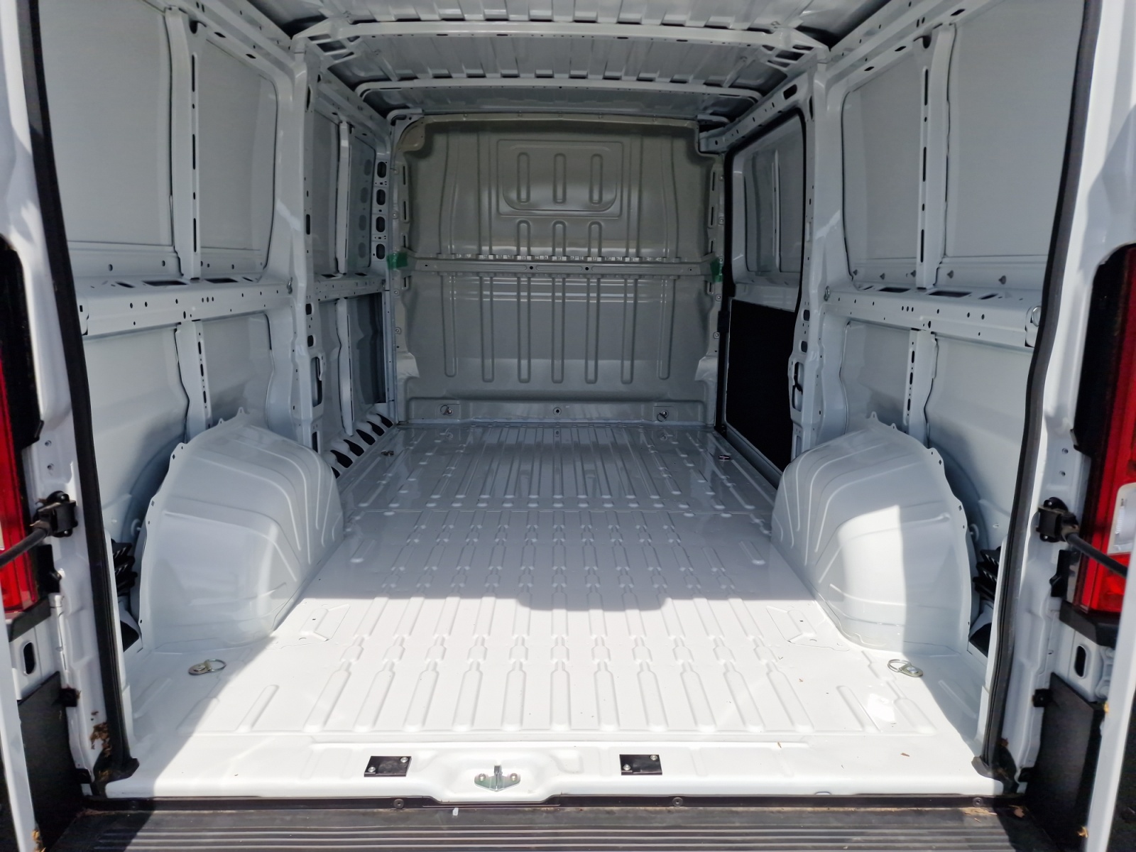 FIAT Ducato 35 L2H1 Nutzlast 1385kg-image-12
