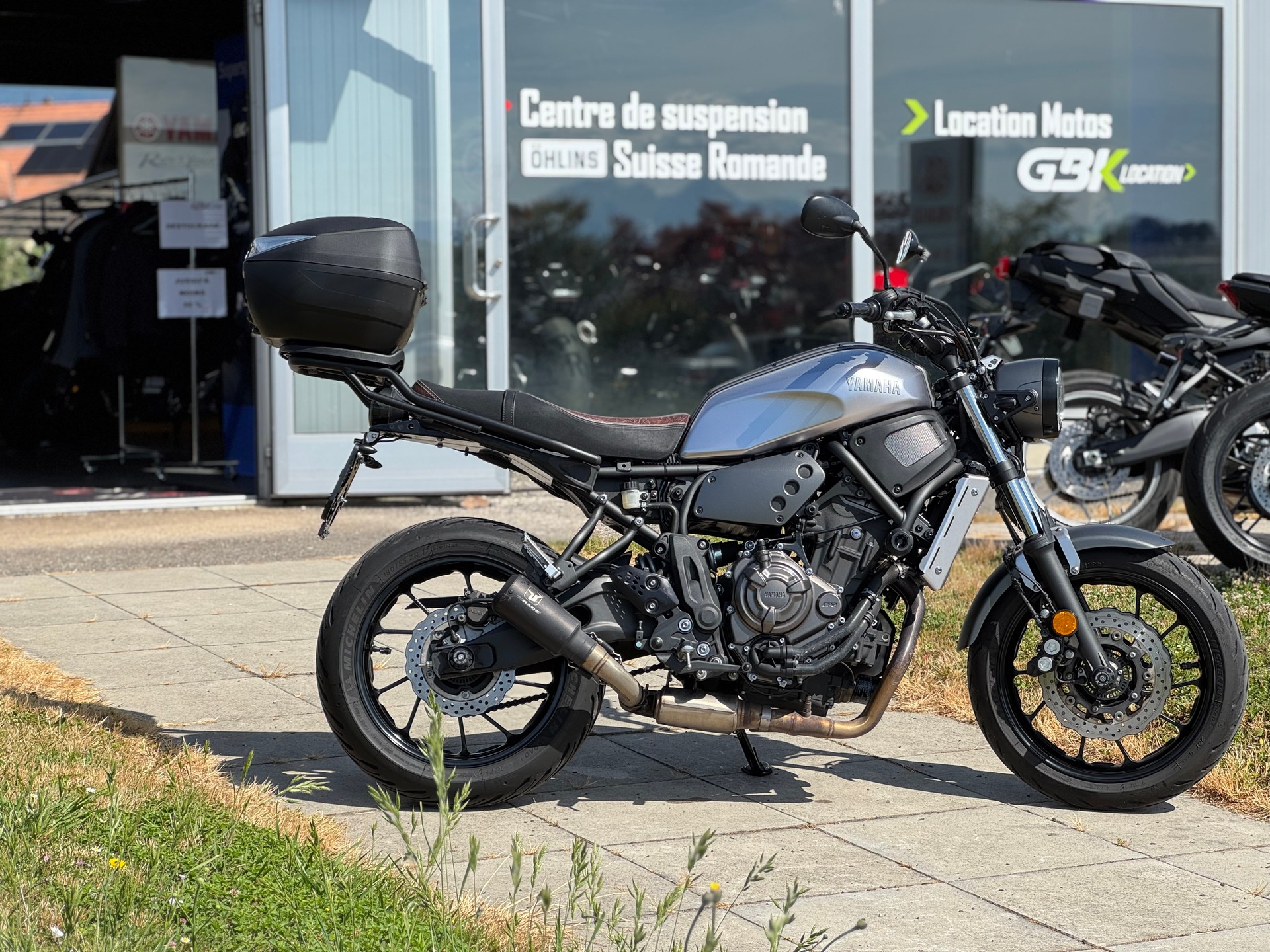 YAMAHA XSR 700-showroom-element-1