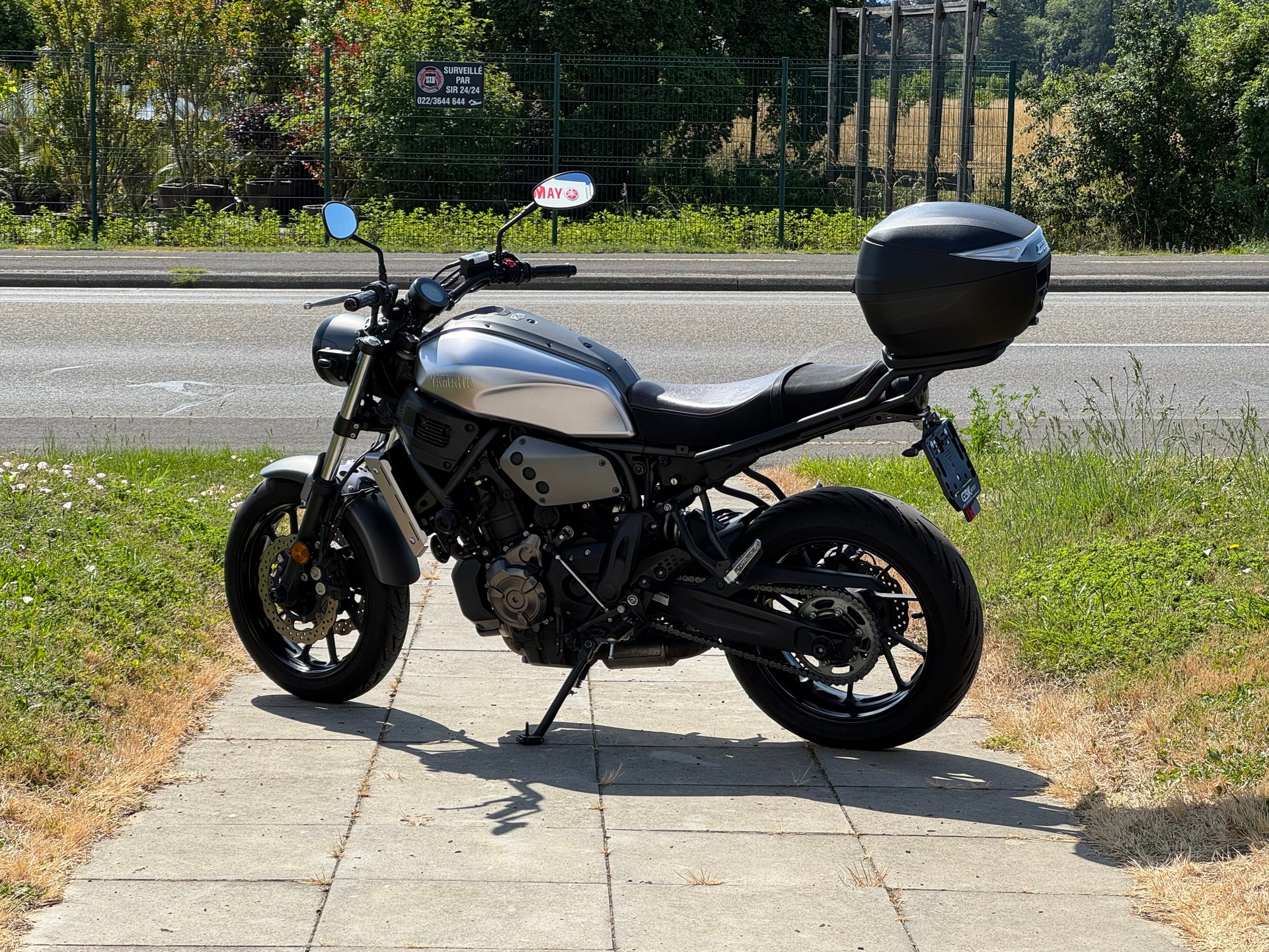 YAMAHA XSR 700-showroom-element-3