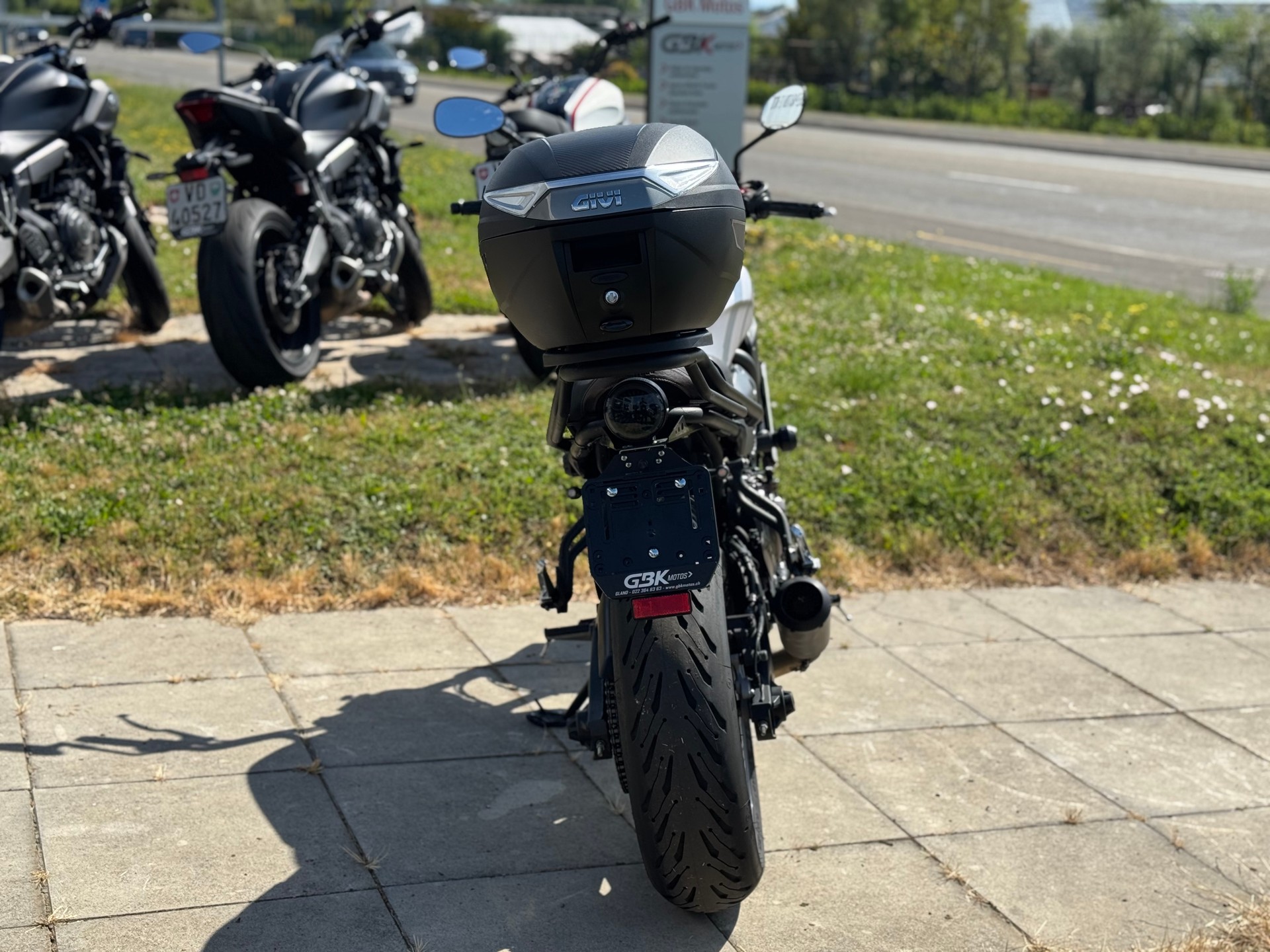 YAMAHA XSR 700-showroom-element-2