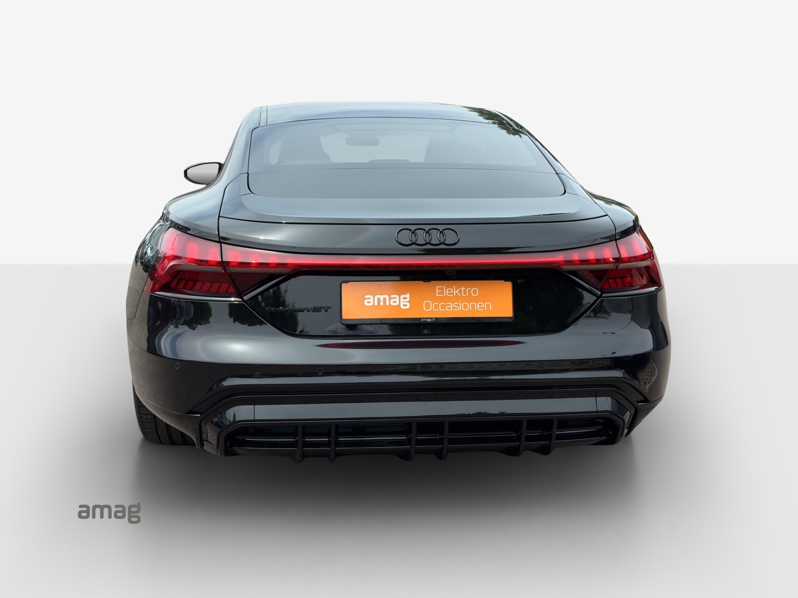 AUDI e-tron GT quattro-showroom-element-3