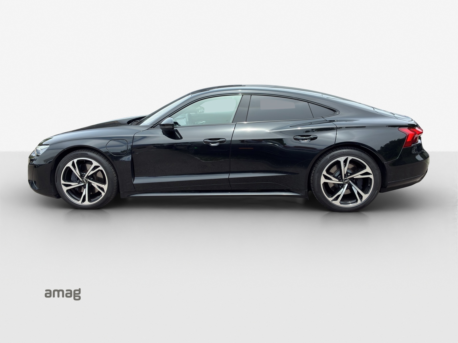 AUDI e-tron GT quattro-showroom-element-1