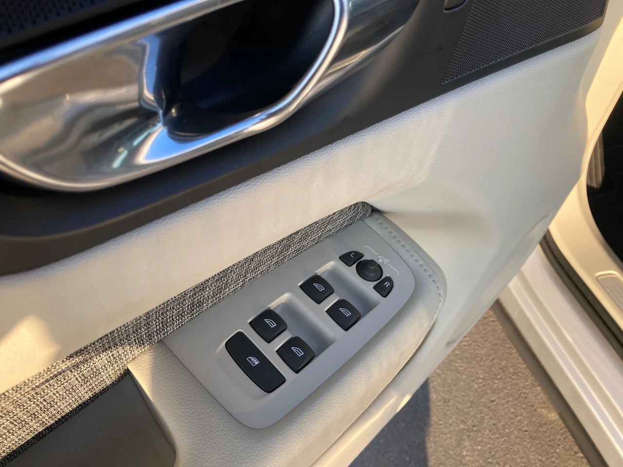 VOLVO XC60 D4 AWD Momentum Geartronic-image-8