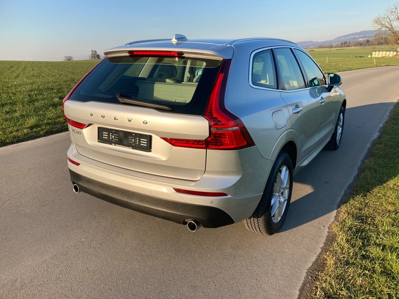 VOLVO XC60 D4 AWD Momentum Geartronic-image-2