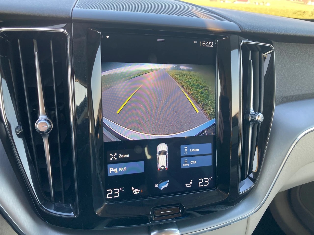 VOLVO XC60 D4 AWD Momentum Geartronic-image-10