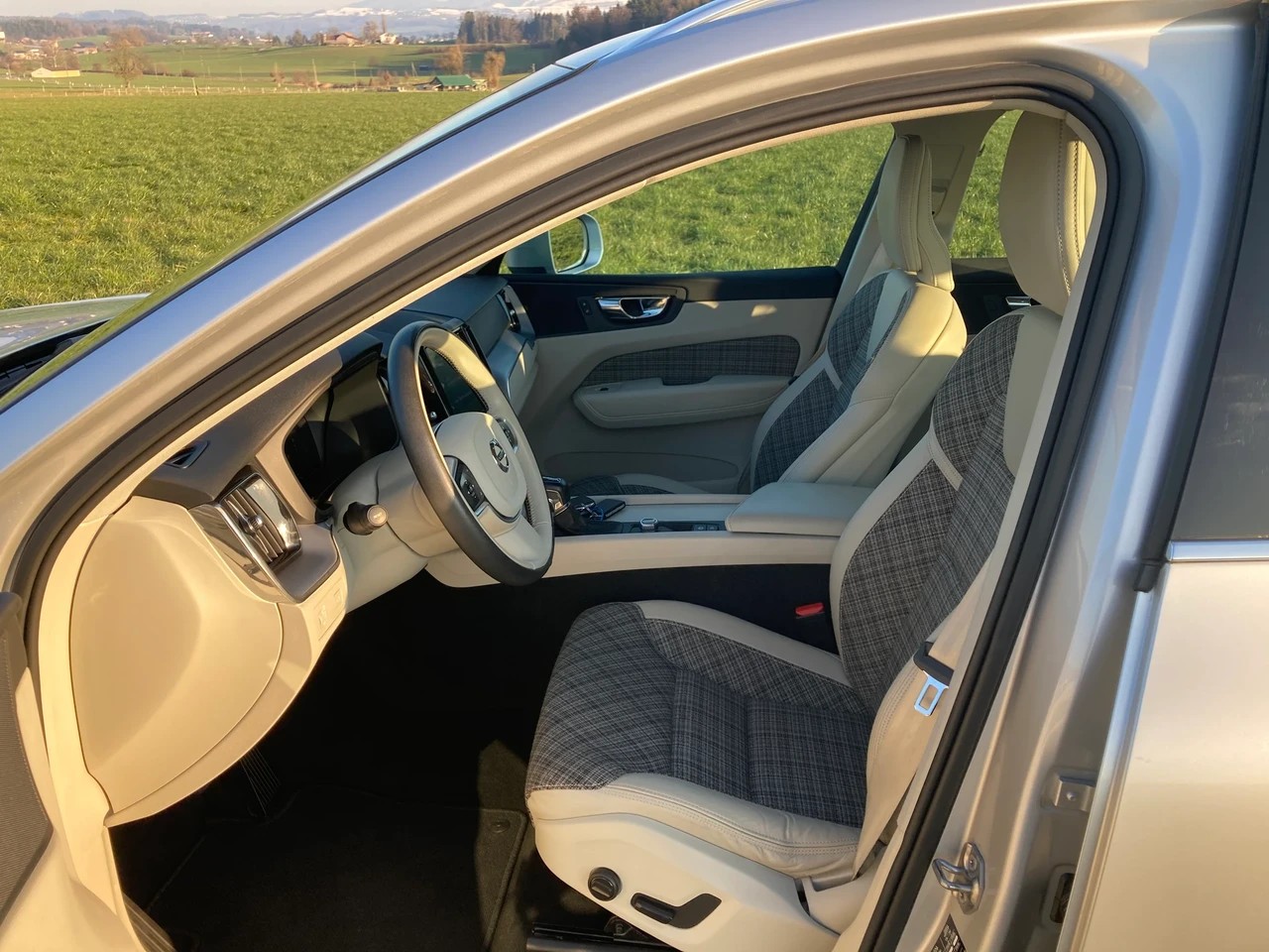 VOLVO XC60 D4 AWD Momentum Geartronic-image-6