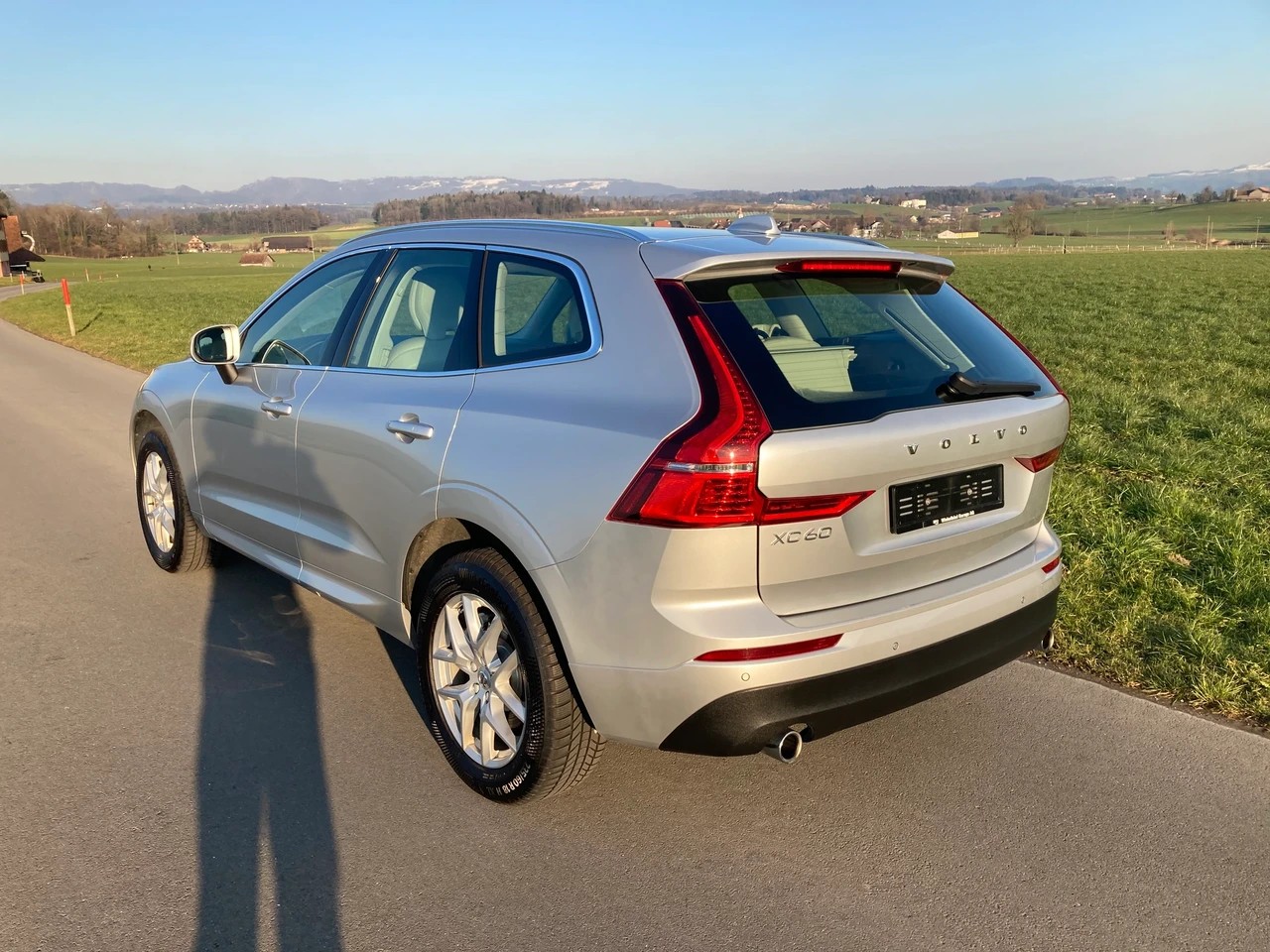 VOLVO XC60 D4 AWD Momentum Geartronic-image-3