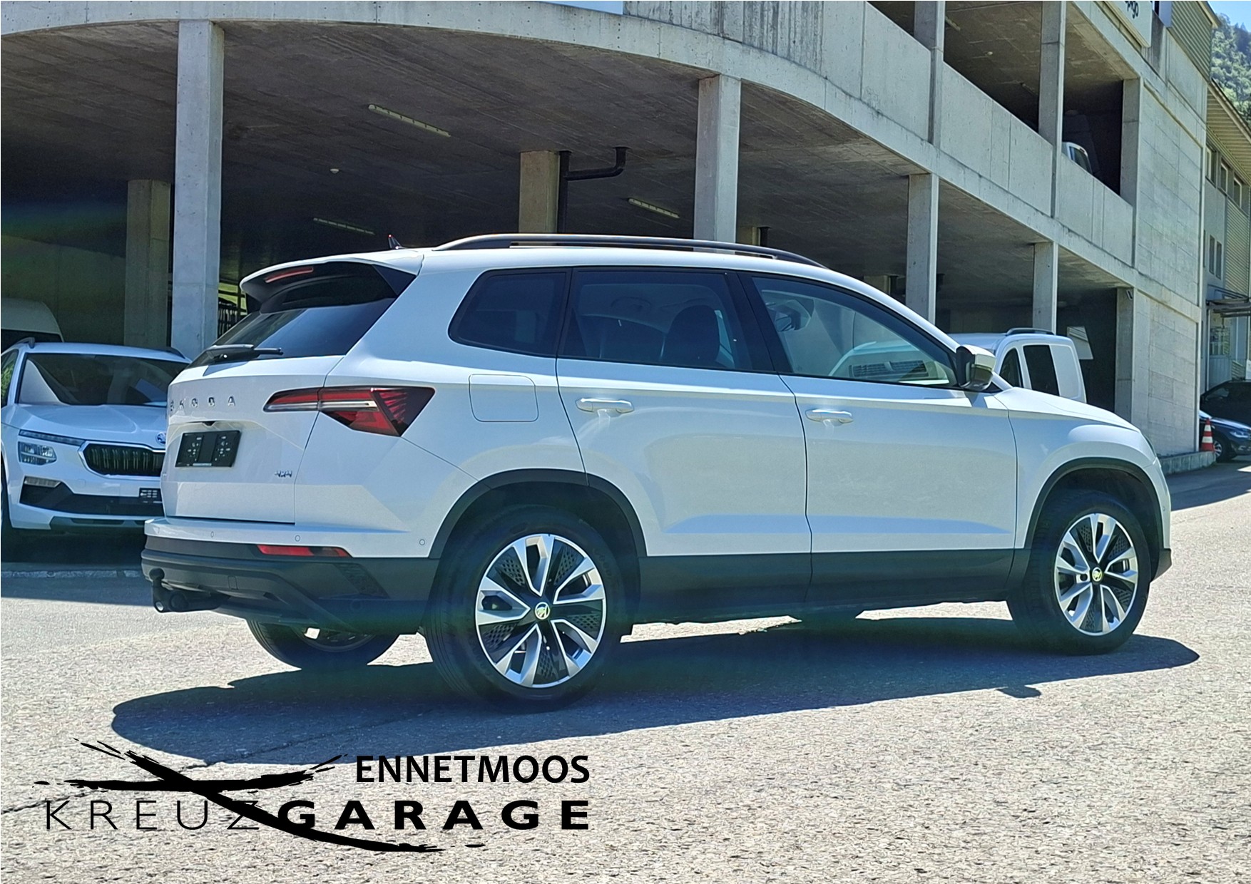 SKODA Karoq 2.0 TDI CR Style 4x4 DSG Anhängerkupplung+8-fach bereift*-image-4