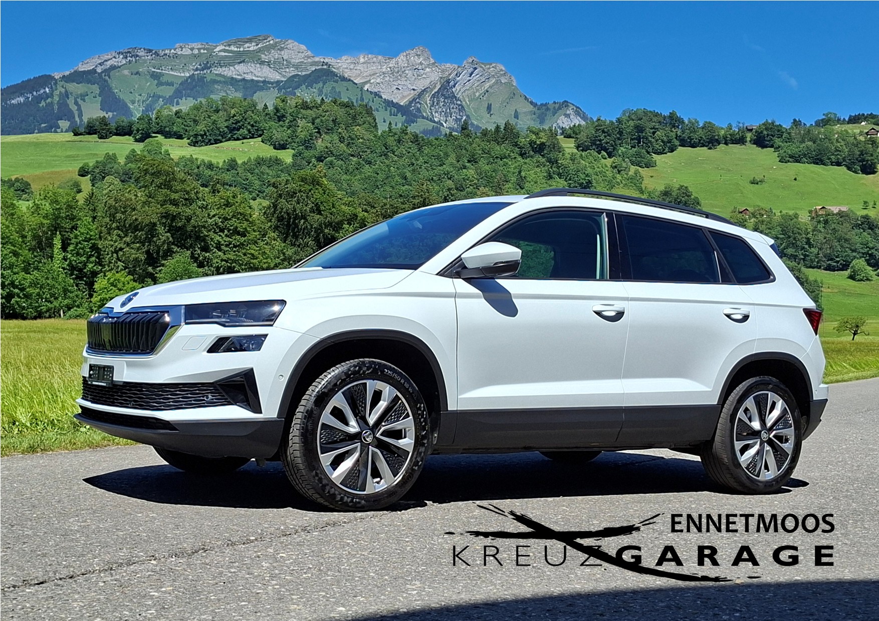 SKODA Karoq 2.0 TDI CR Style 4x4 DSG Anhängerkupplung+8-fach bereift*-image-1