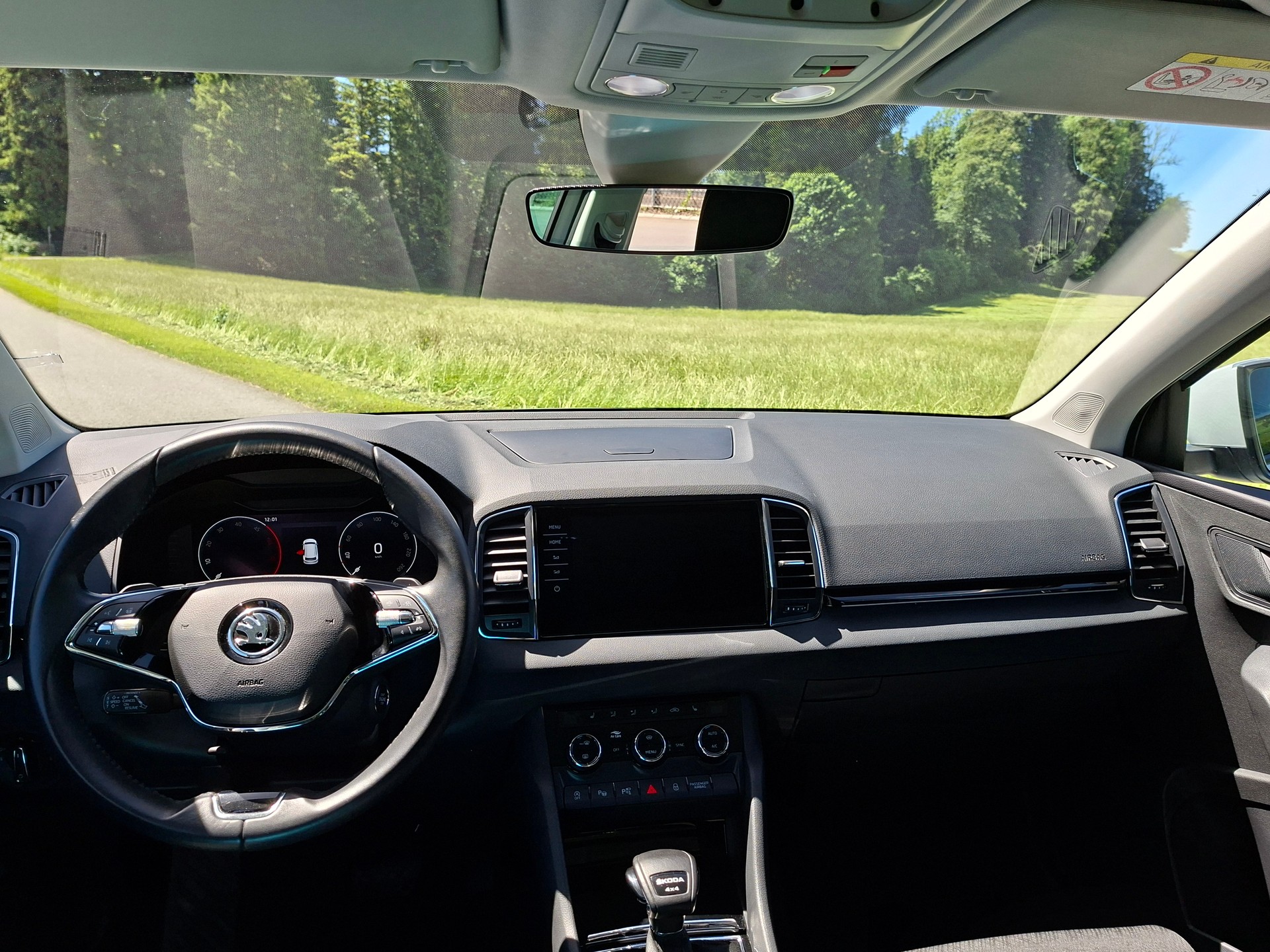 SKODA Karoq 2.0 TDI CR Style 4x4 DSG Anhängerkupplung+8-fach bereift*-image-8