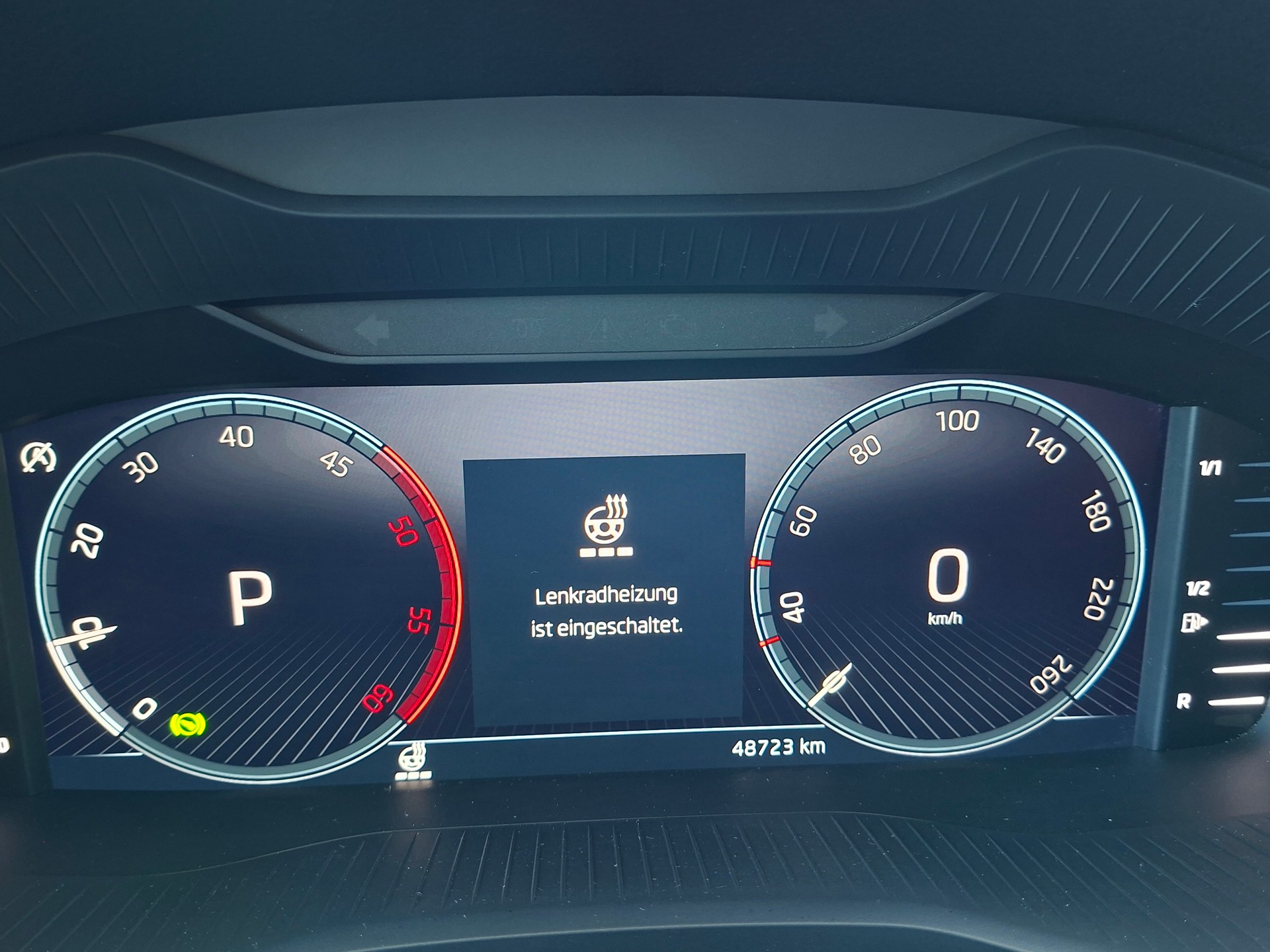 SKODA Karoq 2.0 TDI CR Style 4x4 DSG Anhängerkupplung+8-fach bereift*-image-10
