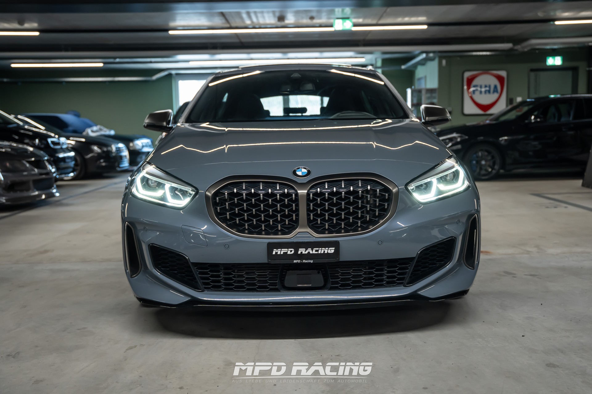 BMW M135i xDrive Steptronic-showroom-element-1