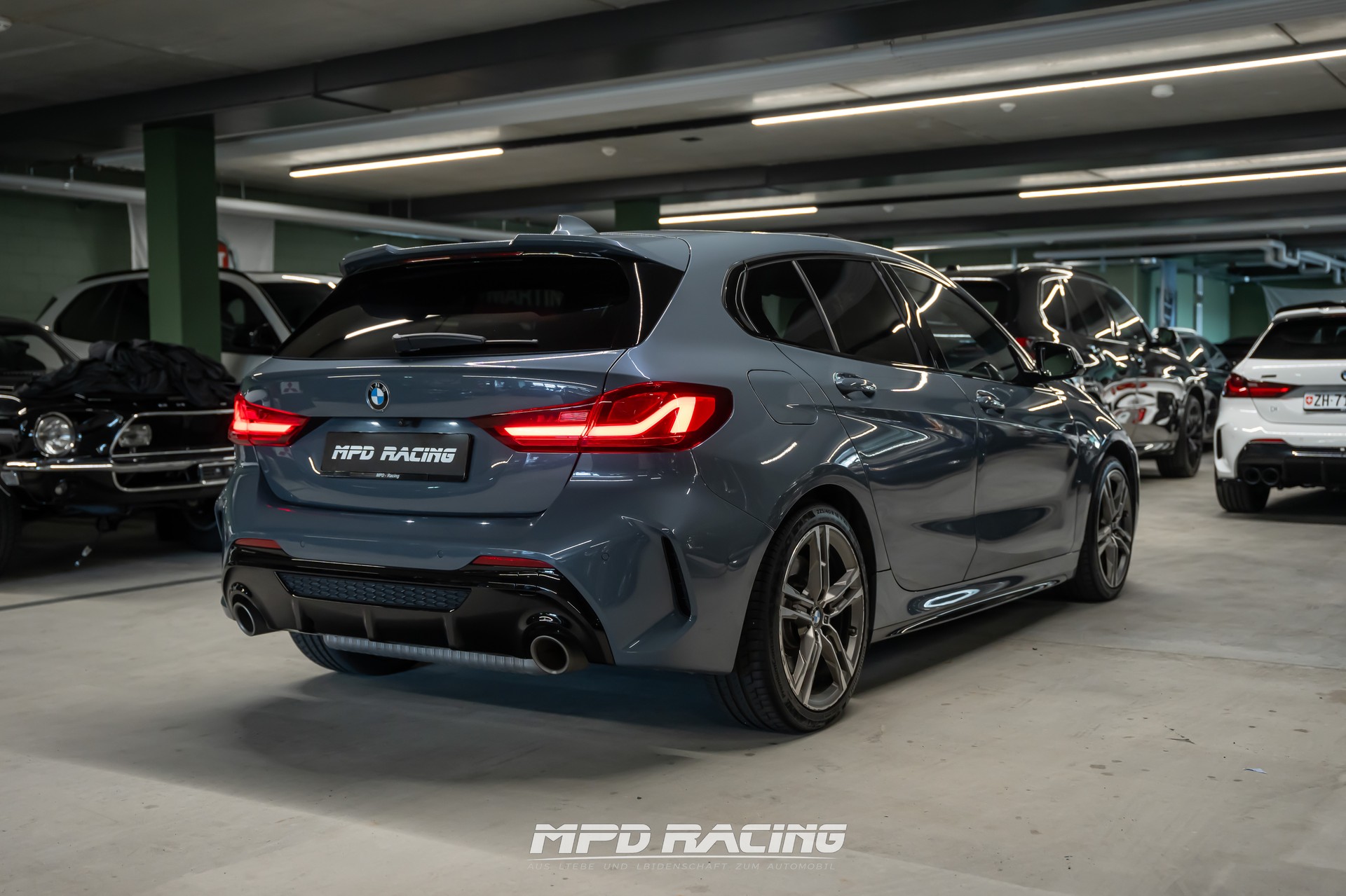 BMW M135i xDrive Steptronic-showroom-element-3