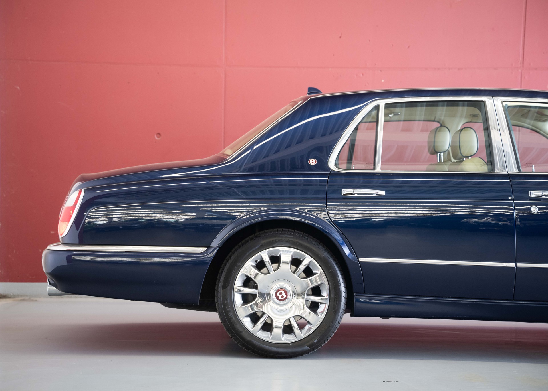 BENTLEY Arnage R (457 hp, sublime condition, full service history, 12-month warranty) - RESERVED !-image-7