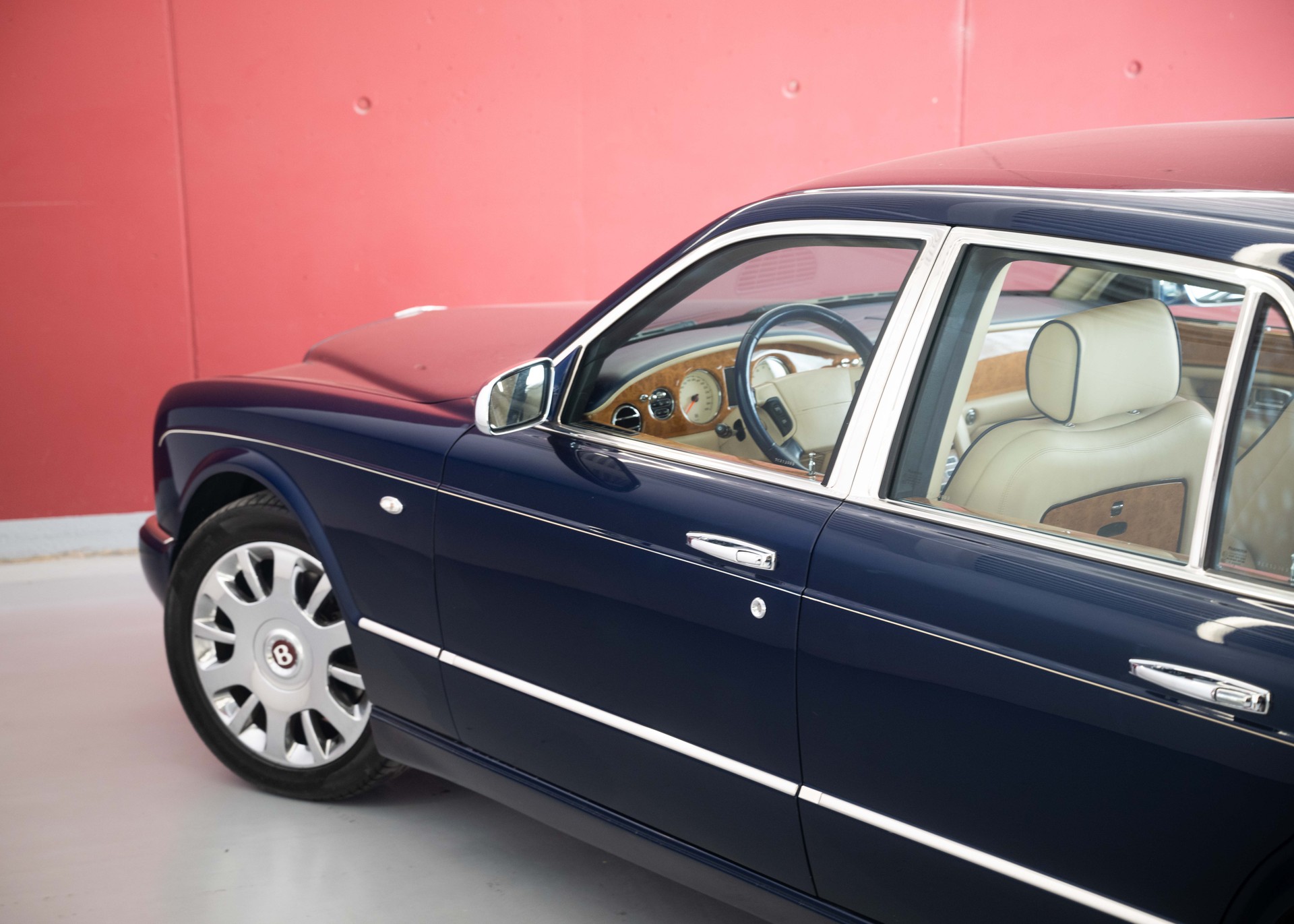 BENTLEY Arnage R (457 hp, sublime condition, full service history, 12-month warranty) - RESERVED !-image-11