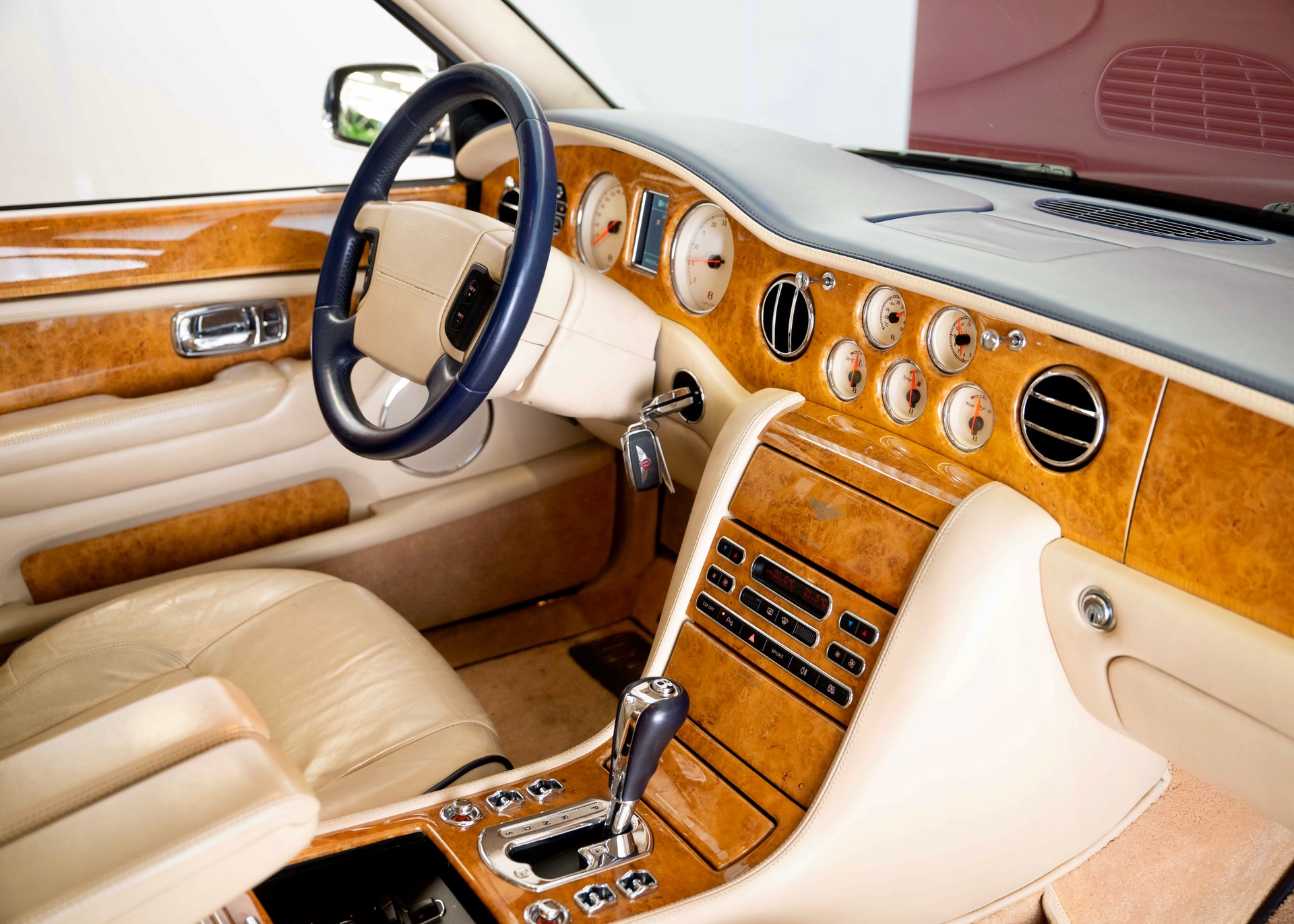 BENTLEY Arnage R (457 hp, sublime condition, full service history, 12-month warranty) - RESERVED !-image-19