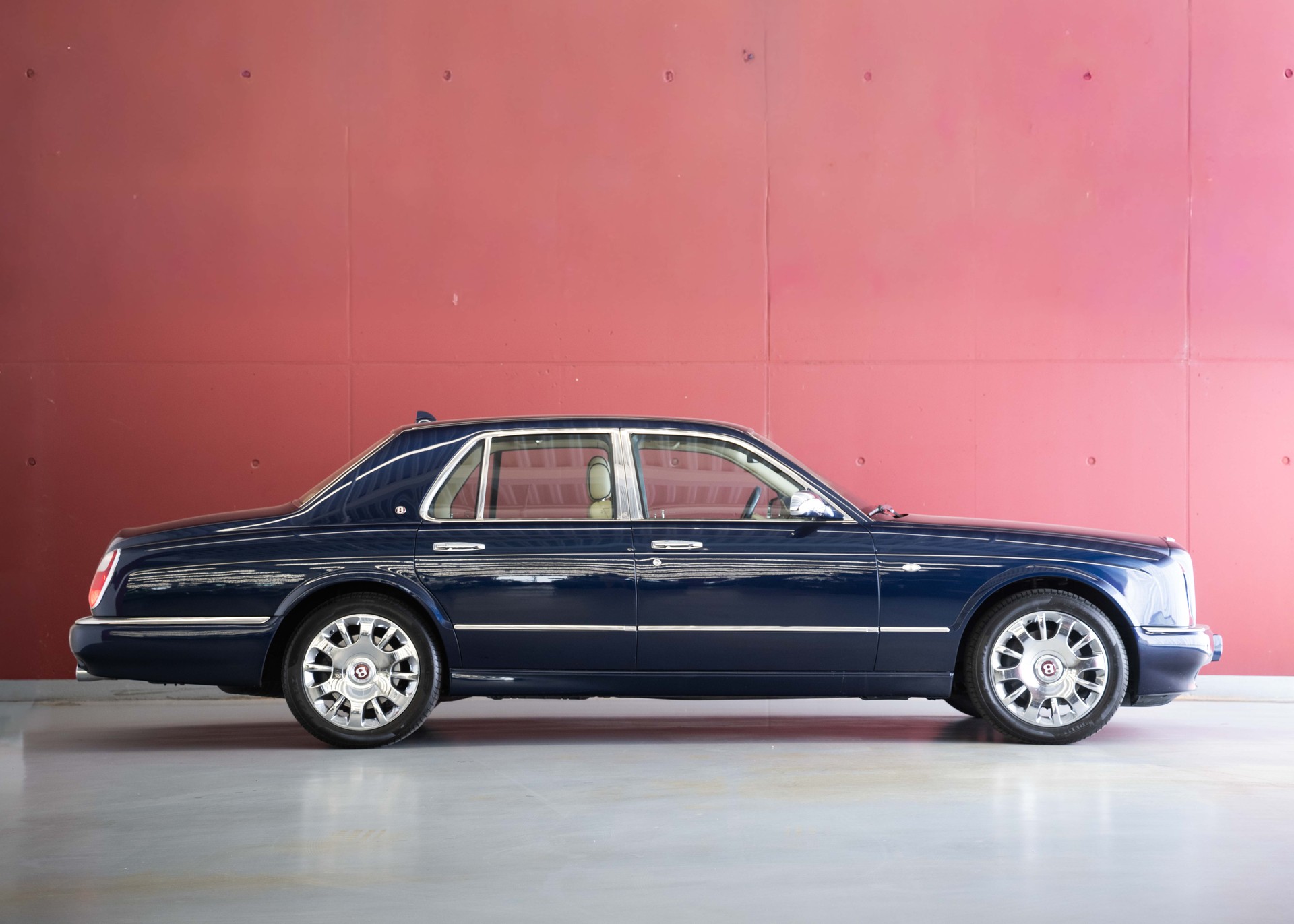 BENTLEY Arnage R (457 hp, sublime condition, full service history, 12-month warranty) - RESERVED !-image-6