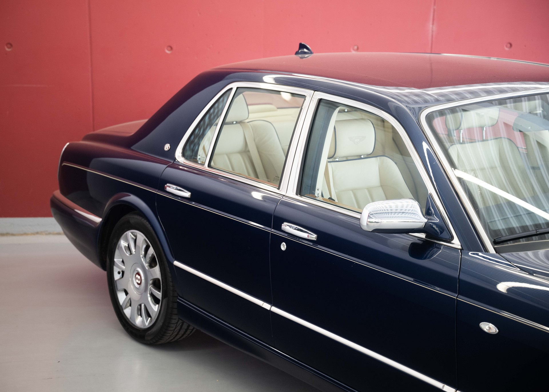 BENTLEY Arnage R (457 hp, sublime condition, full service history, 12-month warranty) - RESERVED !-image-12