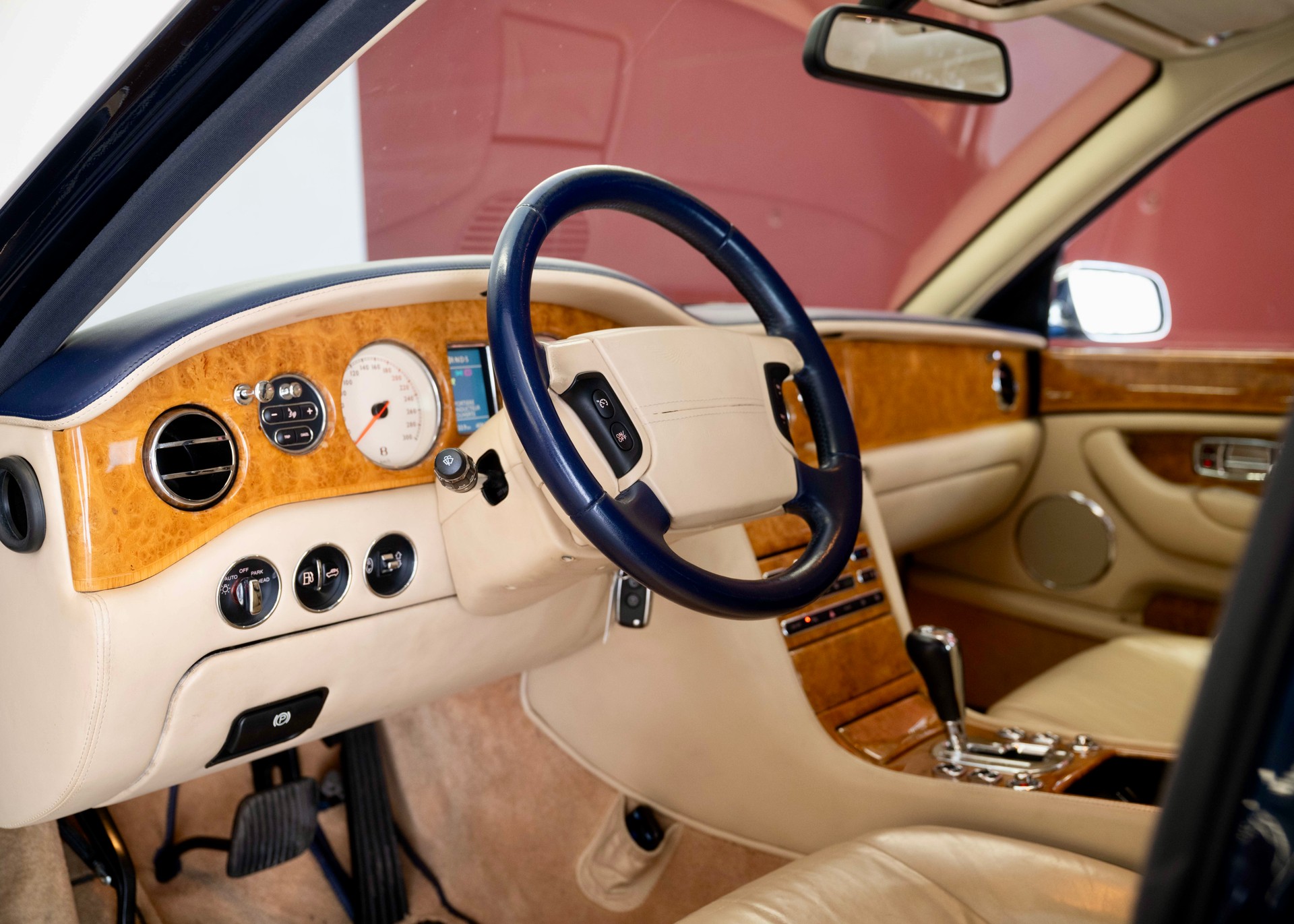 BENTLEY Arnage R (457 hp, sublime condition, full service history, 12-month warranty) - RESERVED !-image-18