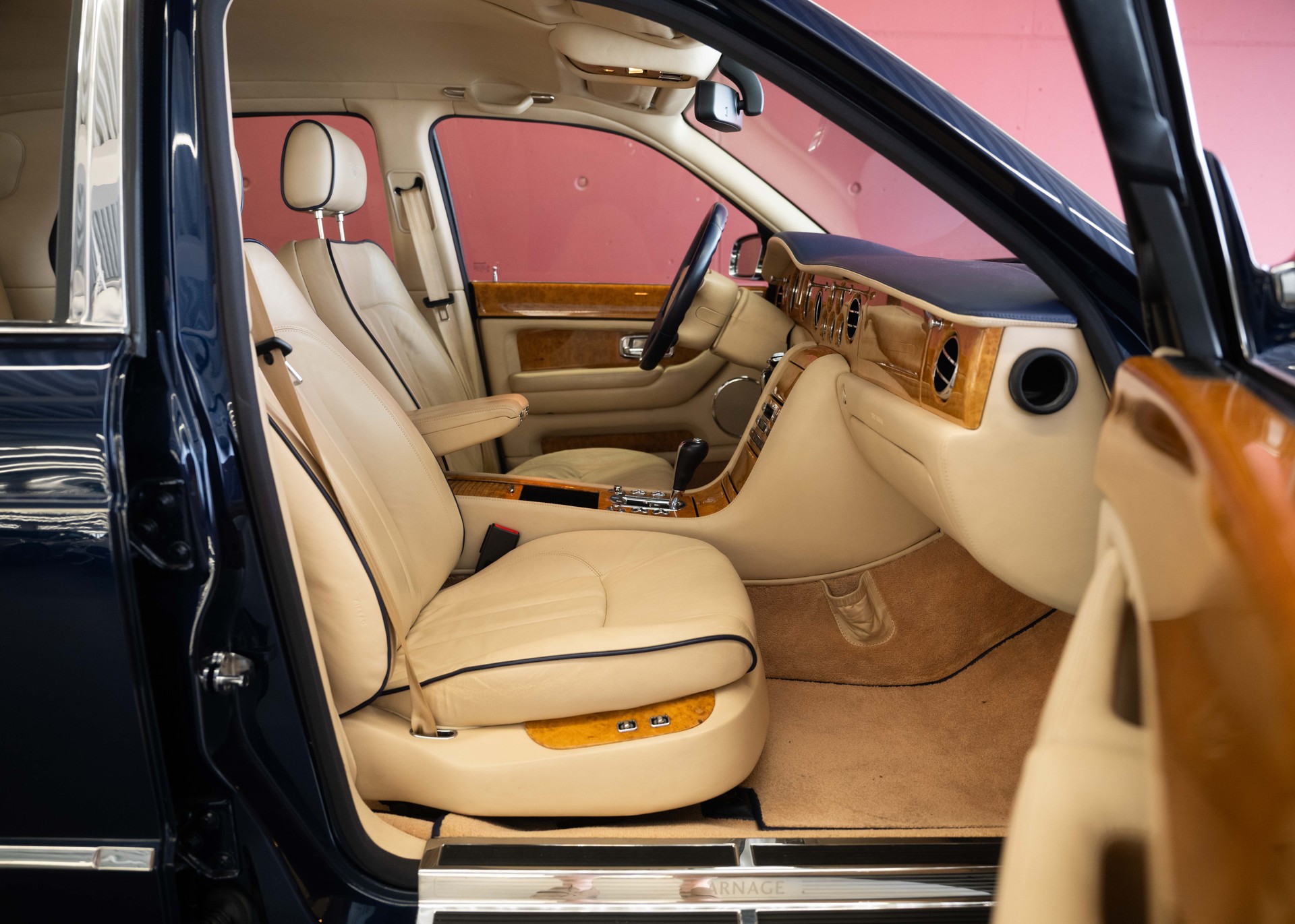 BENTLEY Arnage R (457 hp, sublime condition, full service history, 12-month warranty) - RESERVED !-image-23