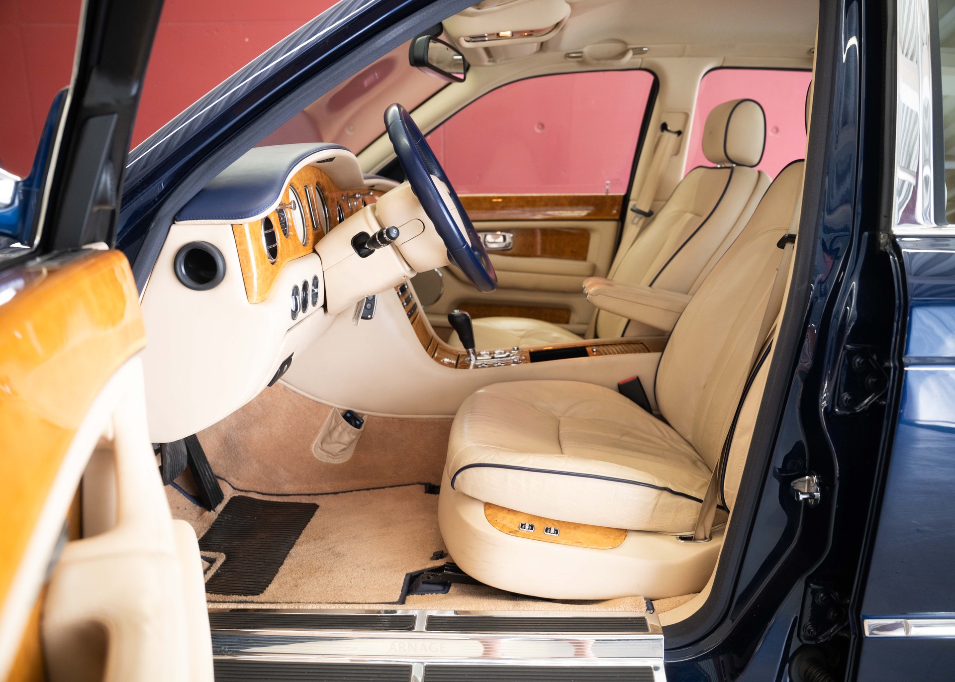 BENTLEY Arnage R (457 hp, sublime condition, full service history, 12-month warranty) - RESERVED !-image-21