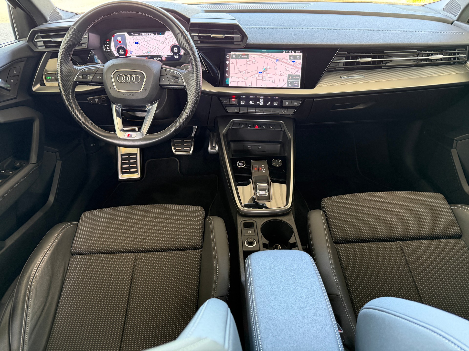 AUDI A3 Sportback 35 TFSI S line Attraction S-tronic-image-16