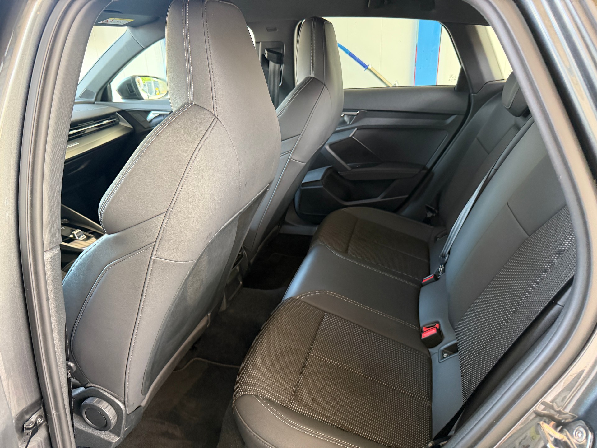 AUDI A3 Sportback 35 TFSI S line Attraction S-tronic-image-13