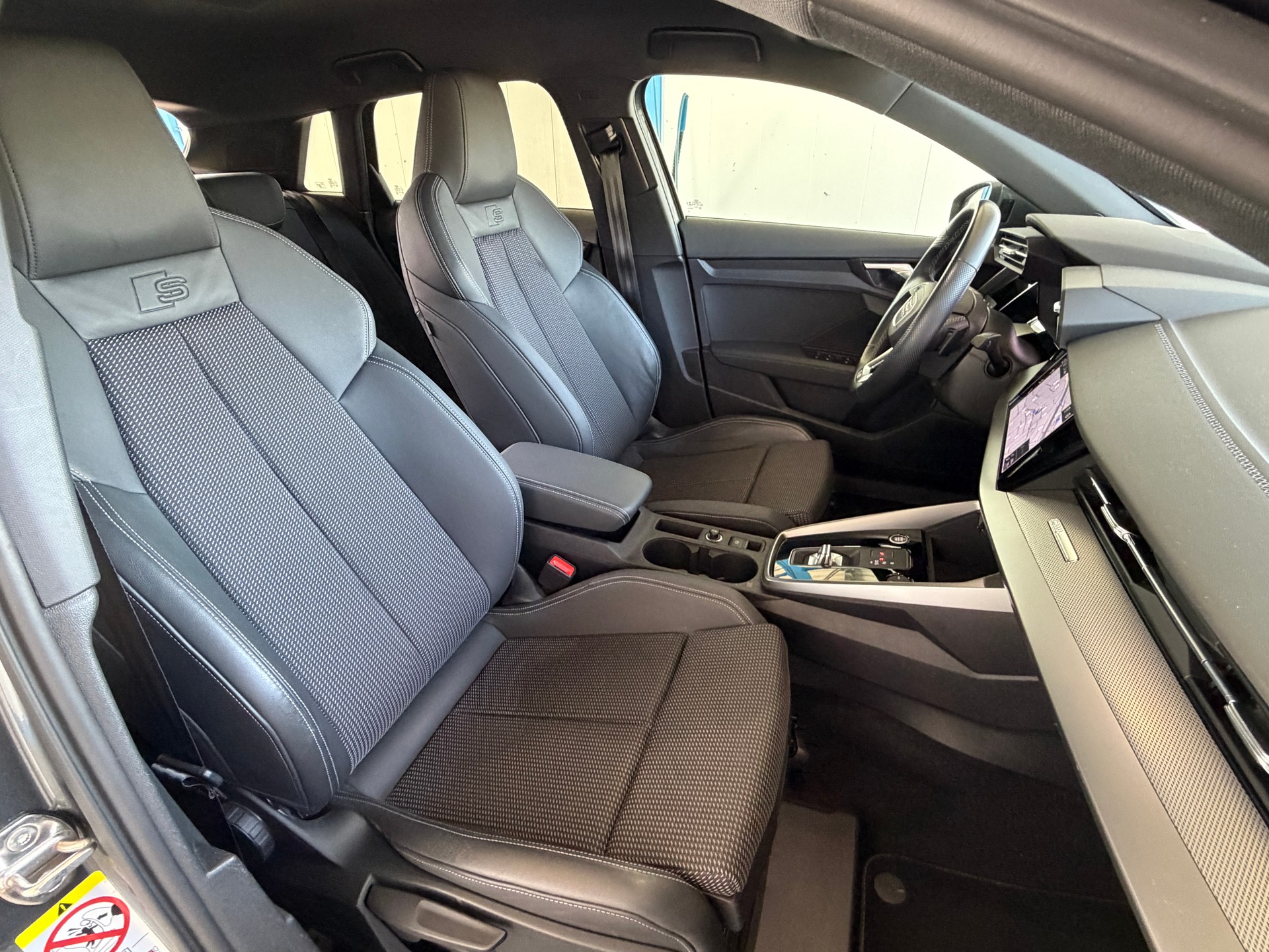 AUDI A3 Sportback 35 TFSI S line Attraction S-tronic-image-19