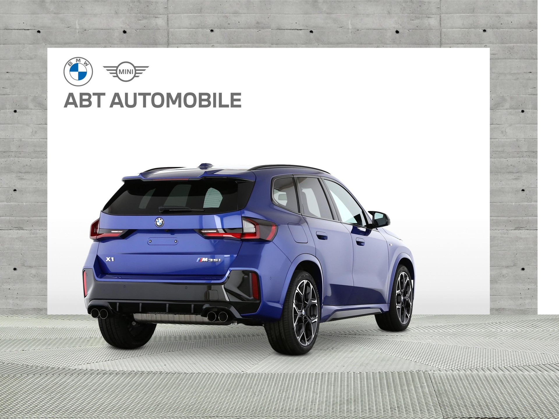 BMW X1 M35i-showroom-element-2