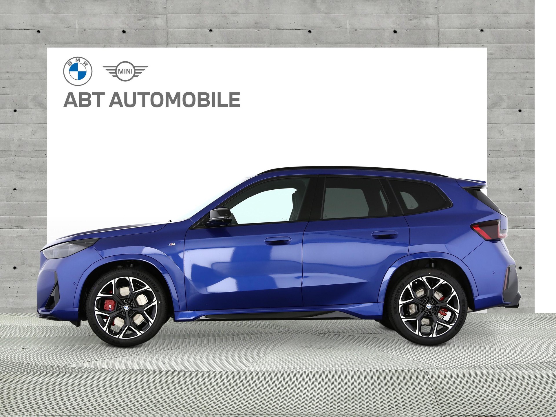 BMW X1 M35i-showroom-element-1