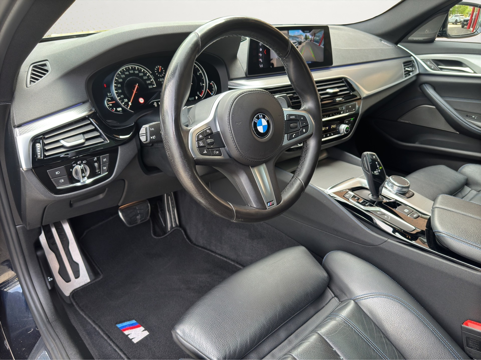 BMW 520d xDrive M-Sport 4x4 Panoramadach-image-10
