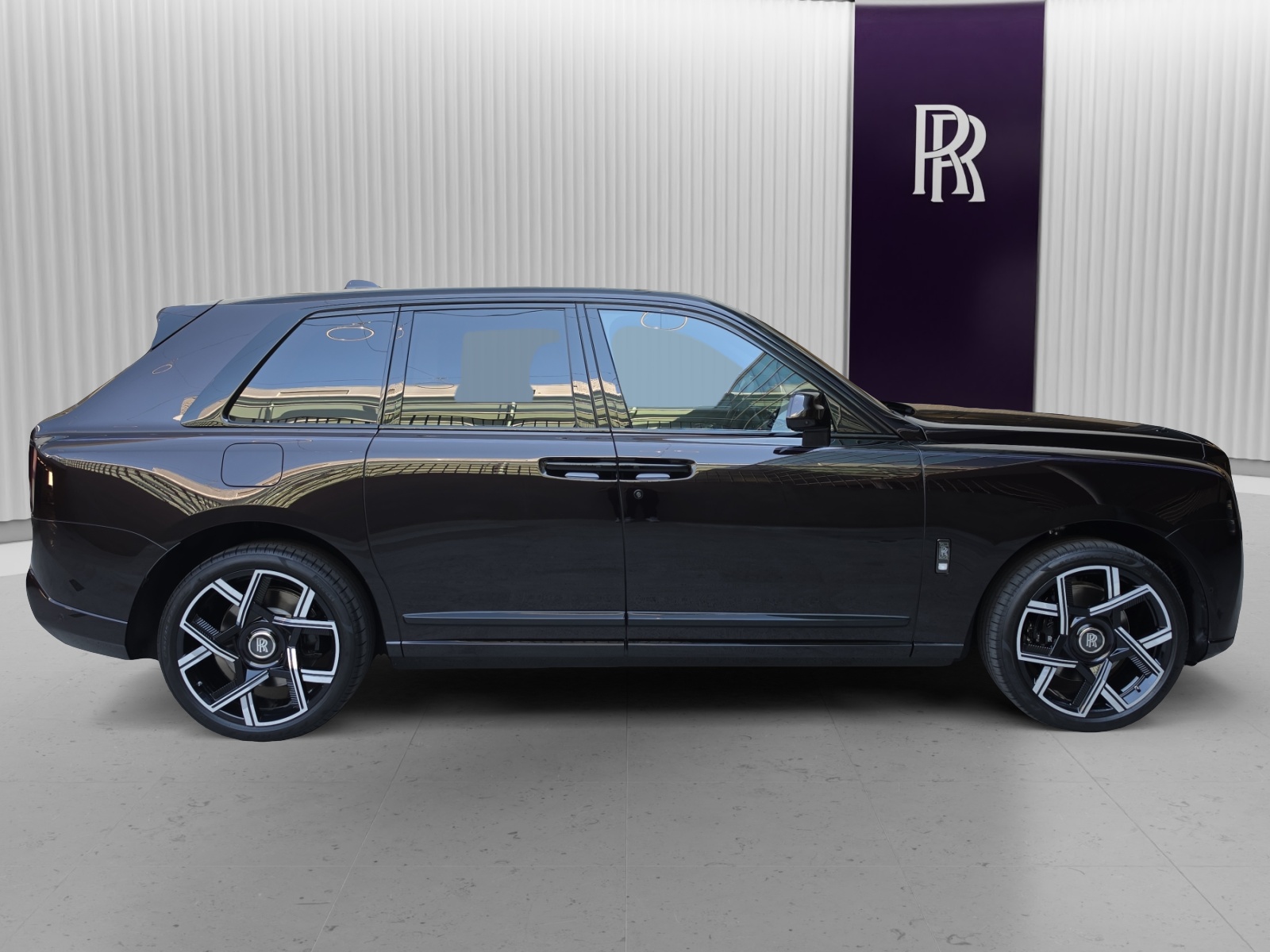 ROLLS-ROYCE Cullinan Serie II - Black Badge - Neuwagen-showroom-element-3