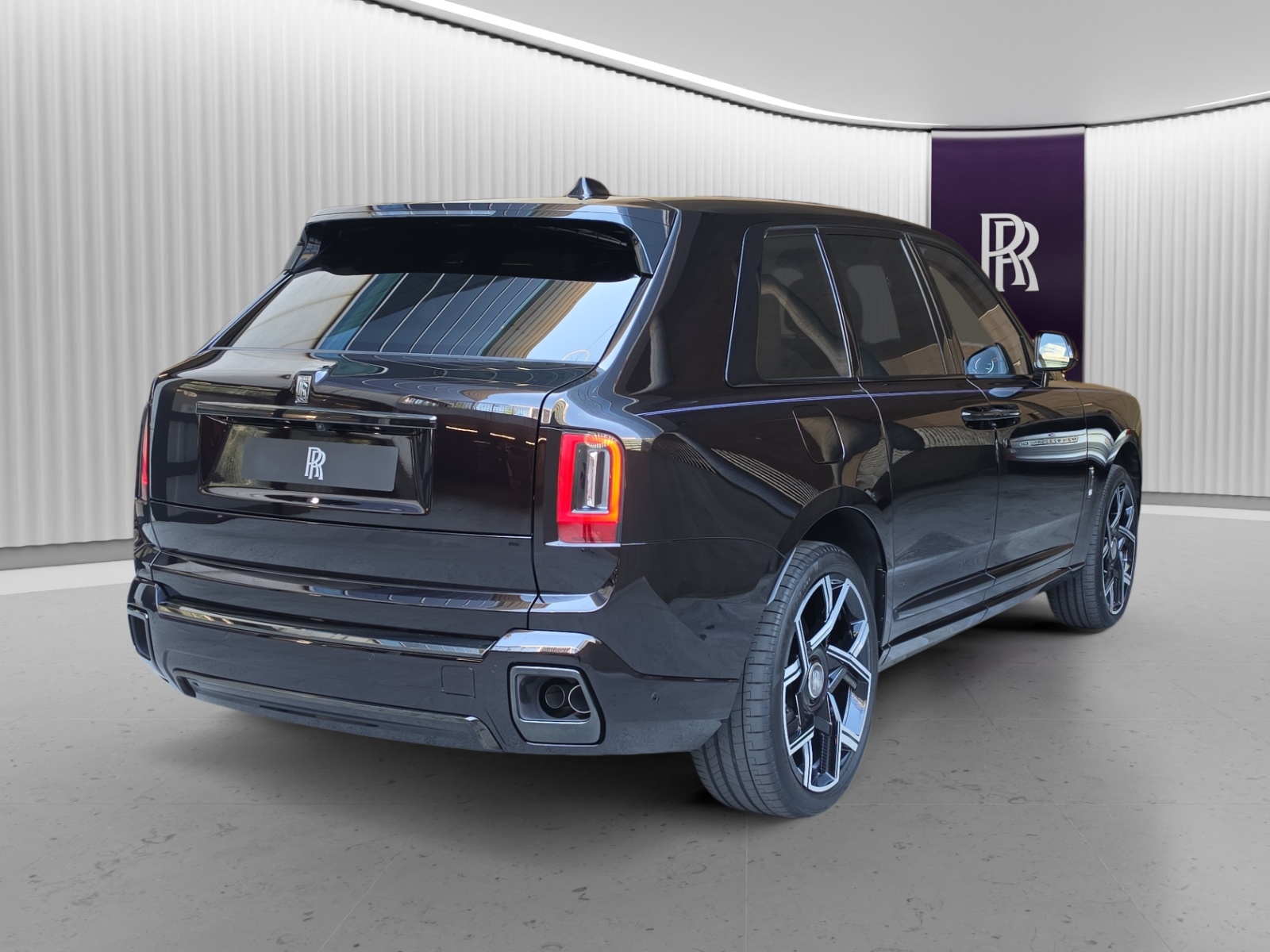 ROLLS-ROYCE Cullinan Serie II - Black Badge - Neuwagen-showroom-element-1