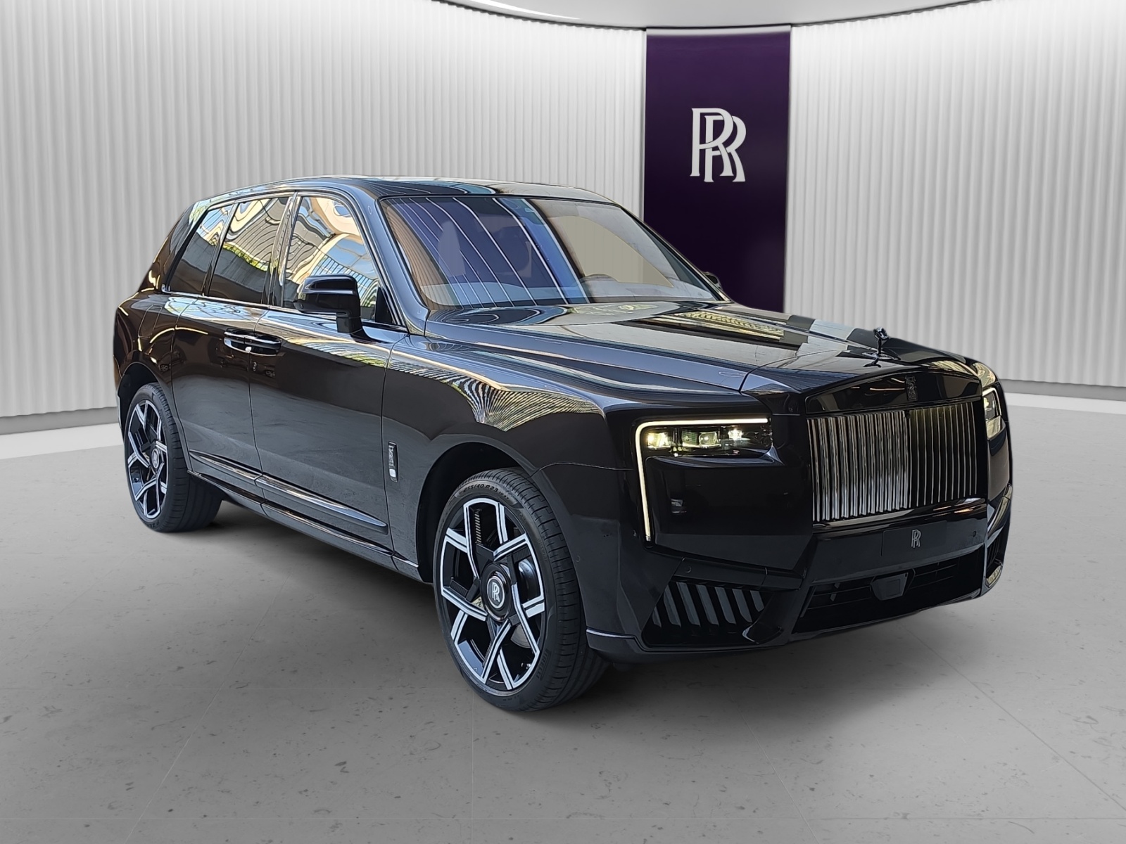 ROLLS-ROYCE Cullinan Serie II - Black Badge - Neuwagen-showroom-element-2