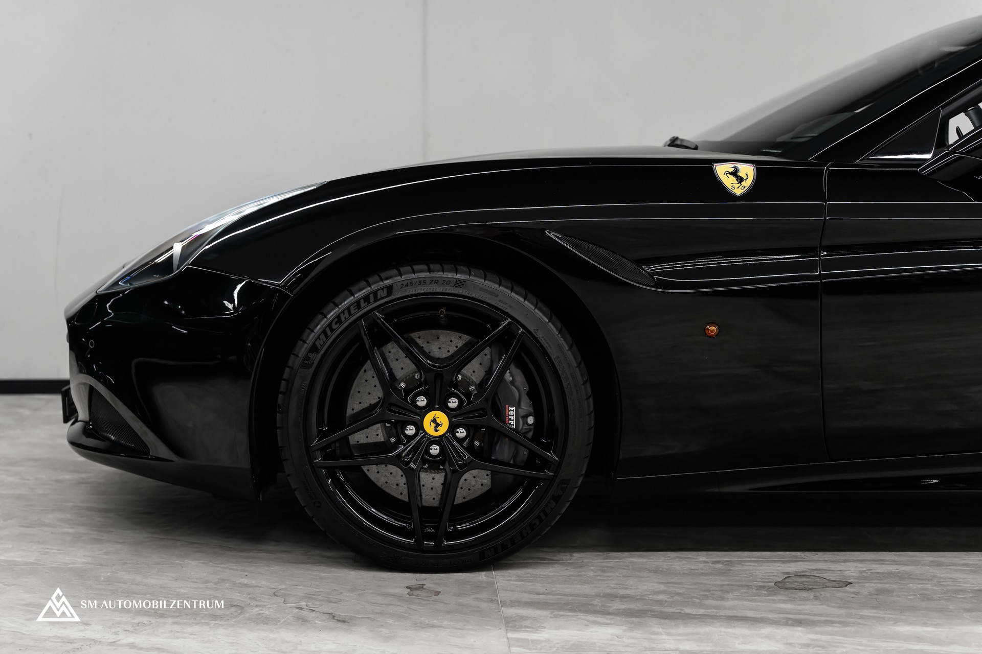 FERRARI California 3.9 V8 T / Carbon Interieur / Rückfahrkamera / Keramik Bremsen / Apple Carplay-image-6