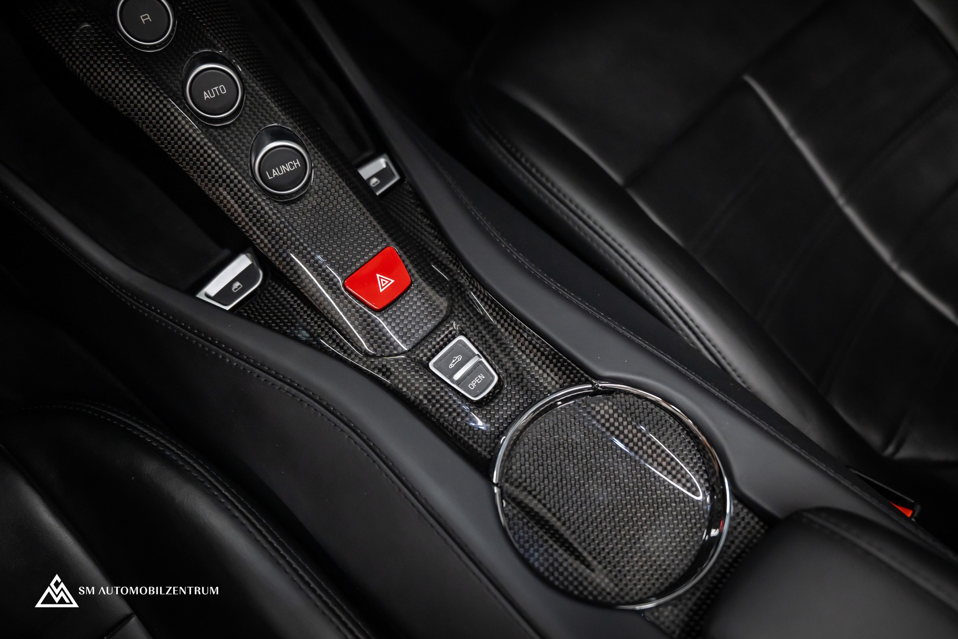 FERRARI California 3.9 V8 T / Carbon Interieur / Rückfahrkamera / Keramik Bremsen / Apple Carplay-image-27