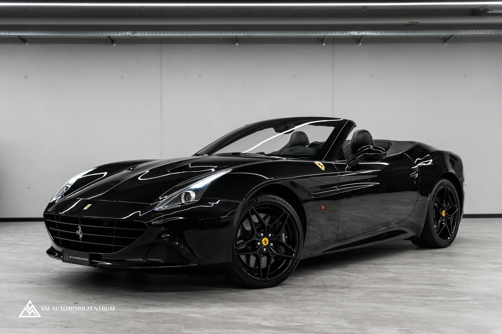 FERRARI California 3.9 V8 T / Carbon Interieur / Rückfahrkamera / Keramik Bremsen / Apple Carplay