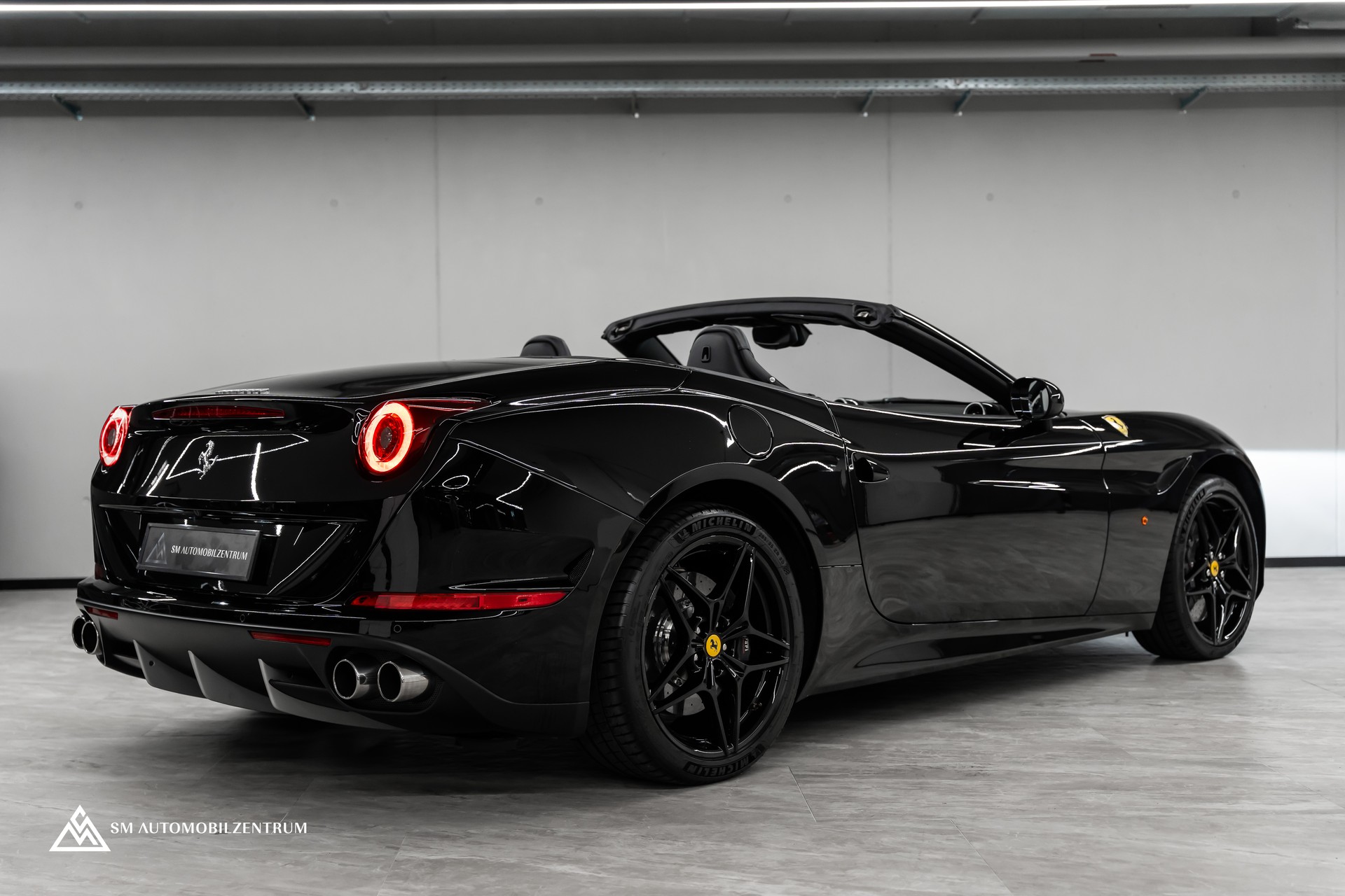 FERRARI California 3.9 V8 T / Carbon Interieur / Rückfahrkamera / Keramik Bremsen / Apple Carplay-image-9