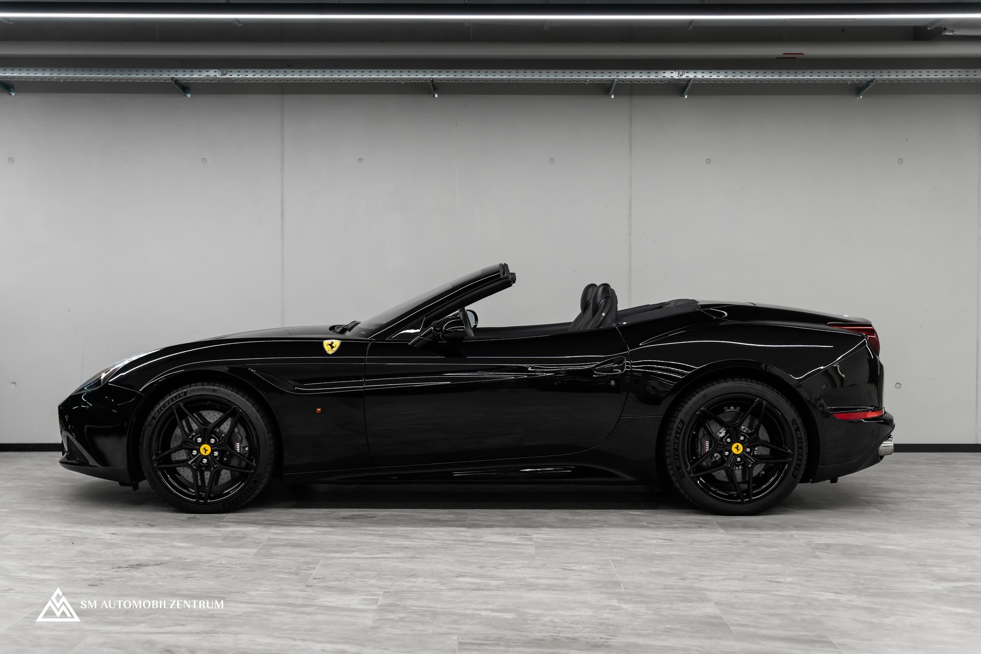 FERRARI California 3.9 V8 T / Carbon Interieur / Rückfahrkamera / Keramik Bremsen / Apple Carplay-image-5