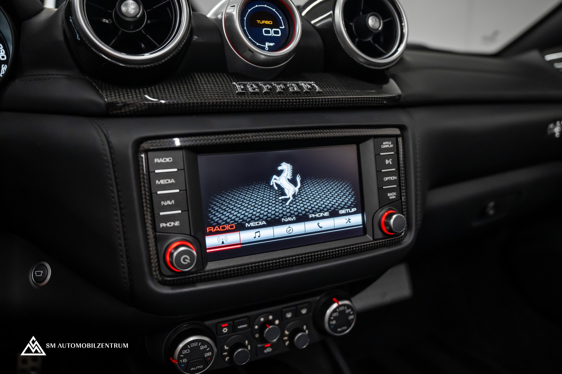 FERRARI California 3.9 V8 T / Carbon Interieur / Rückfahrkamera / Keramik Bremsen / Apple Carplay-image-28